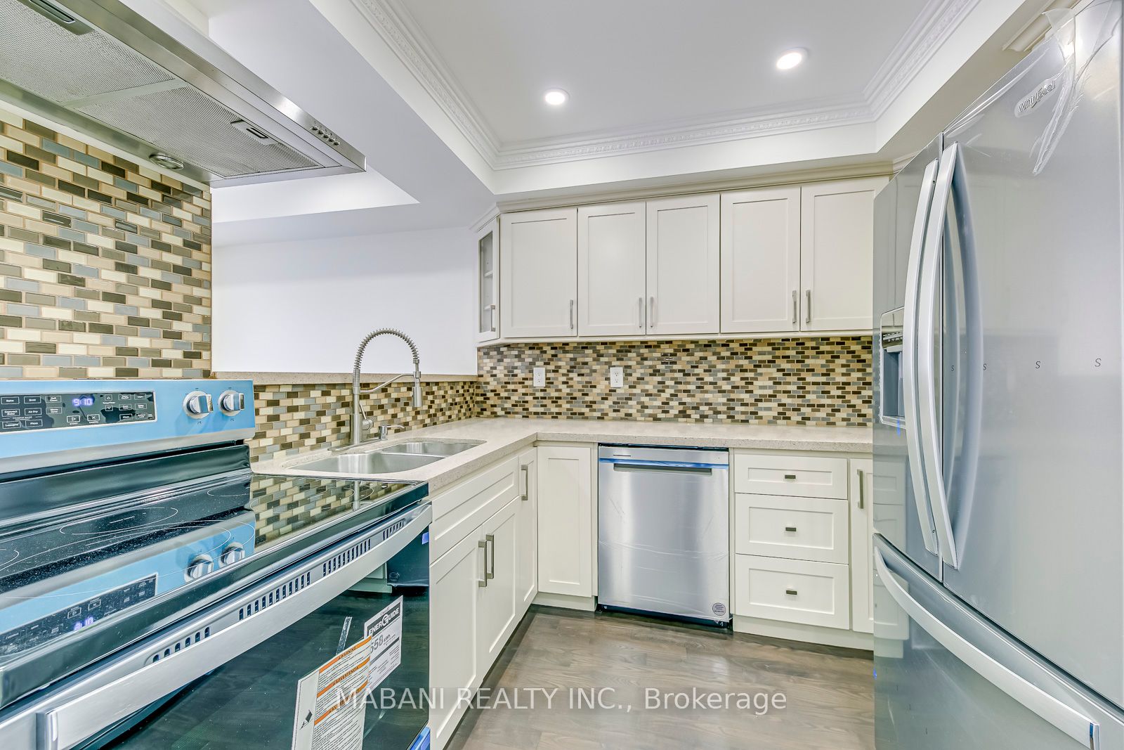 7227 Sandhurst Dr