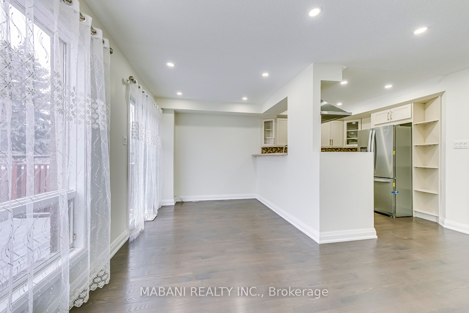 7227 Sandhurst Dr