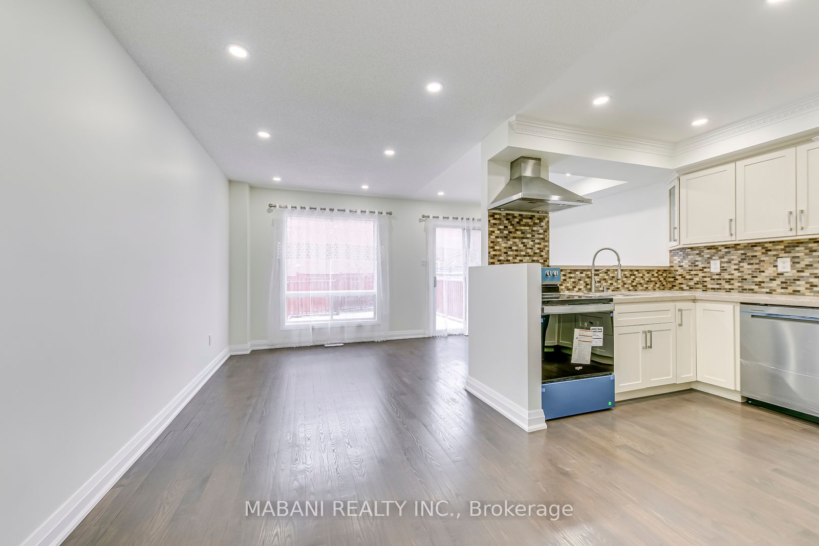 7227 Sandhurst Dr