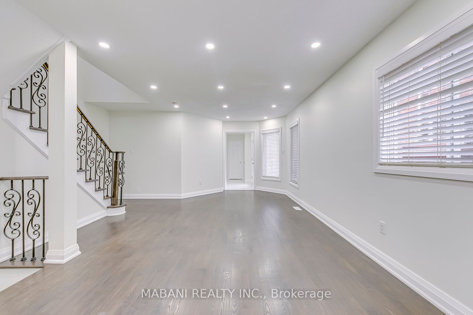 7227 Sandhurst Dr
