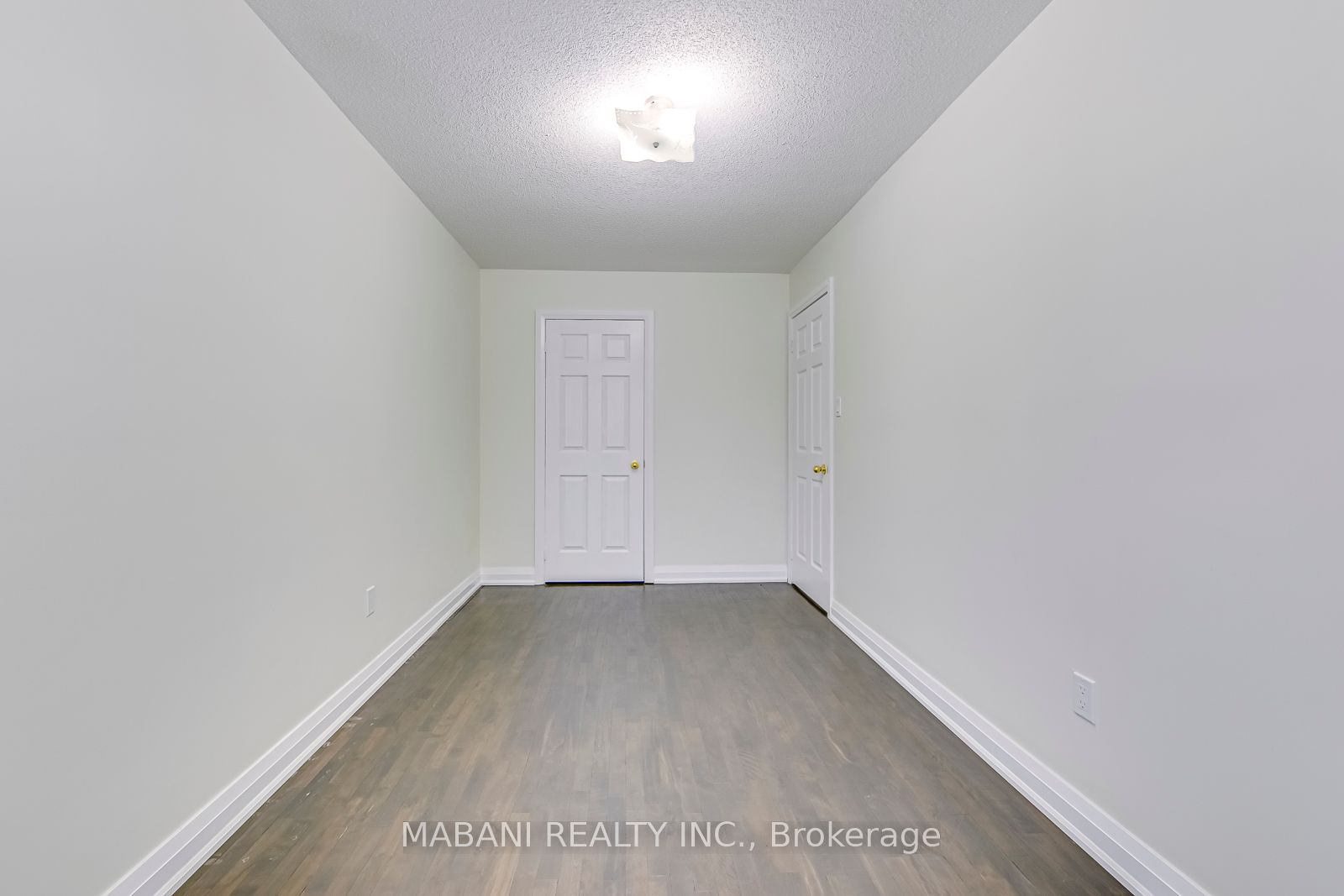 7227 Sandhurst Dr