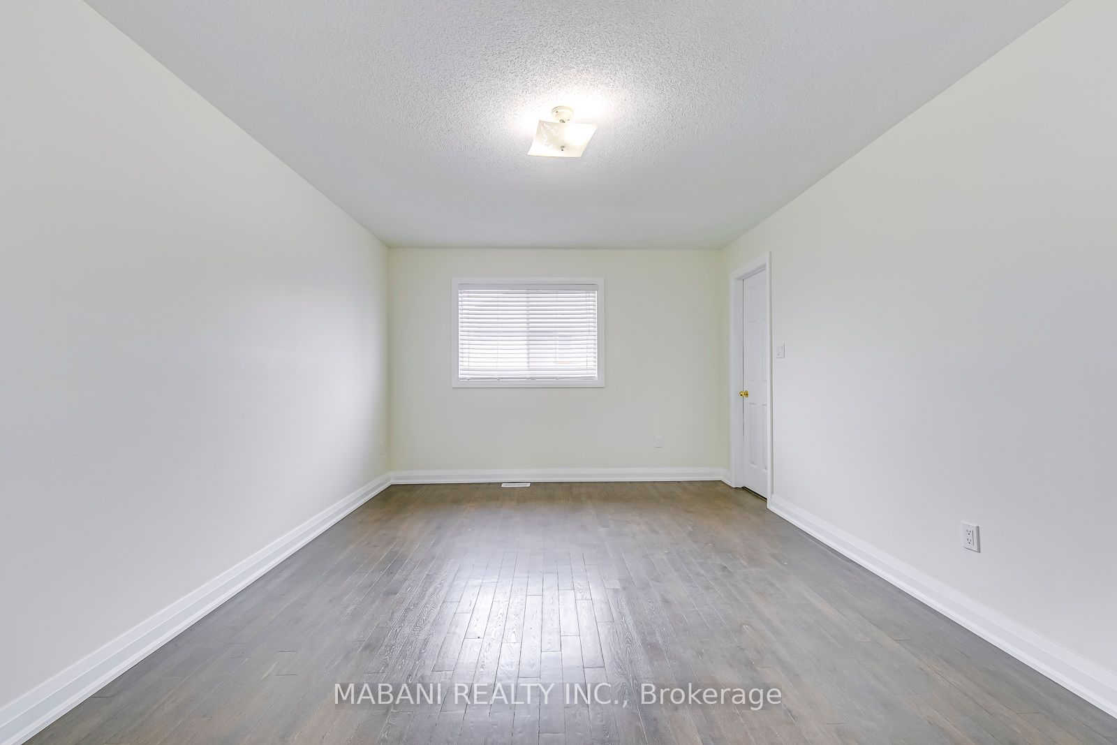 7227 Sandhurst Dr