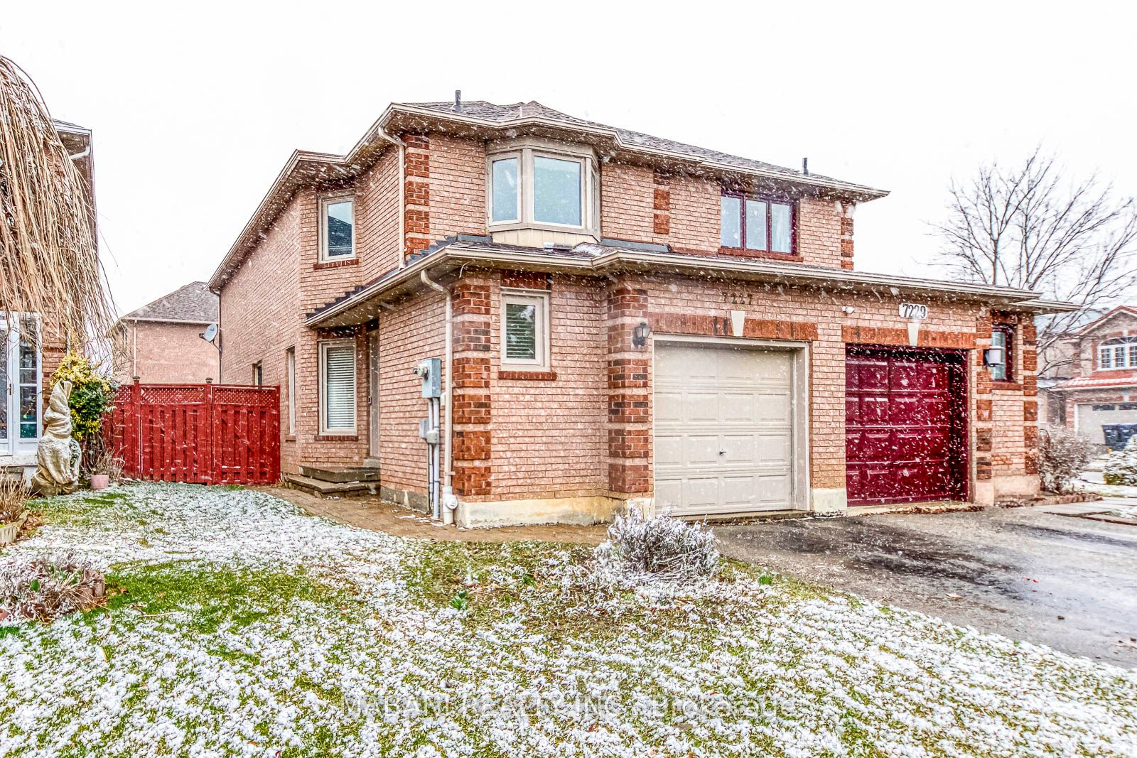 7227 Sandhurst Dr