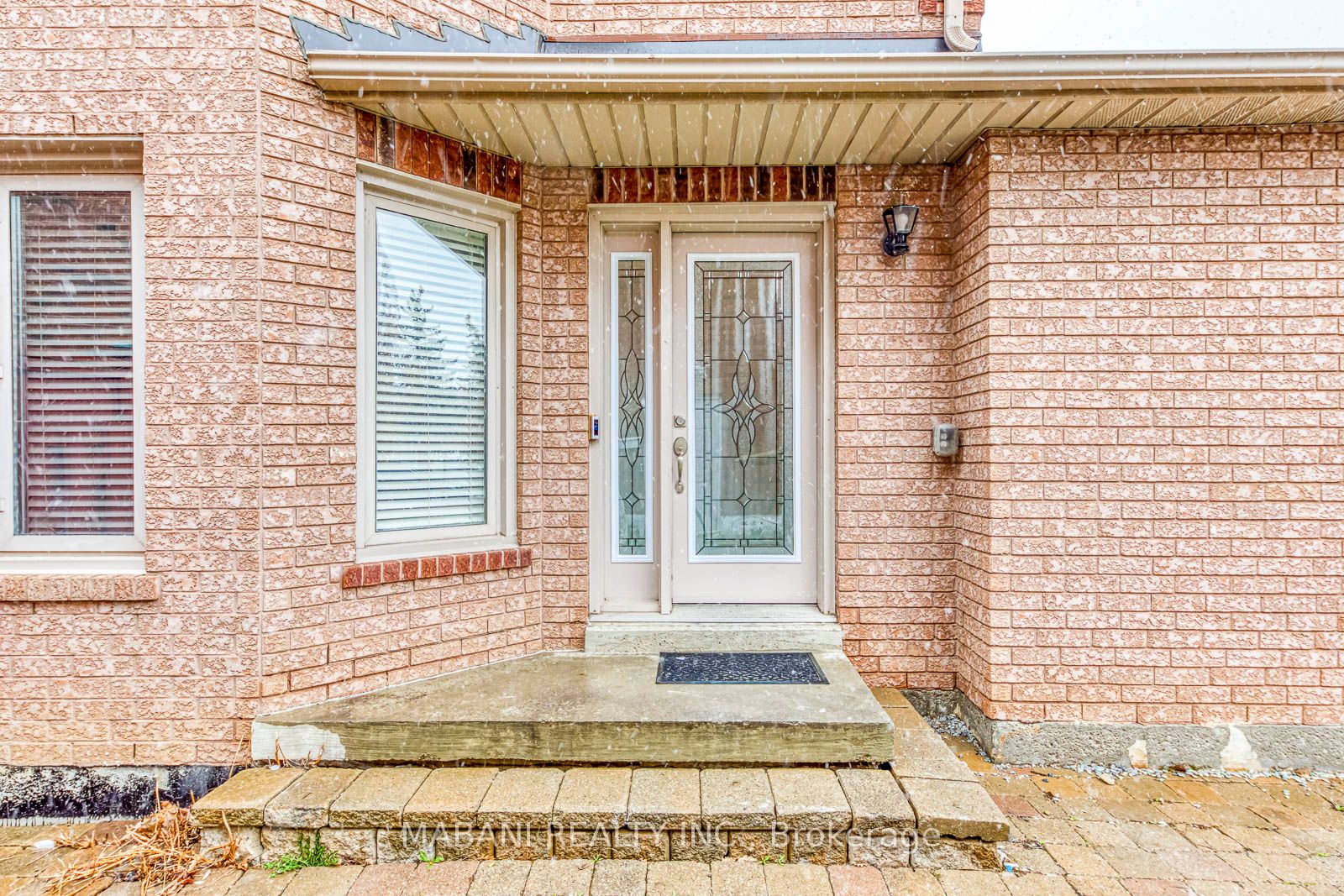 7227 Sandhurst Dr