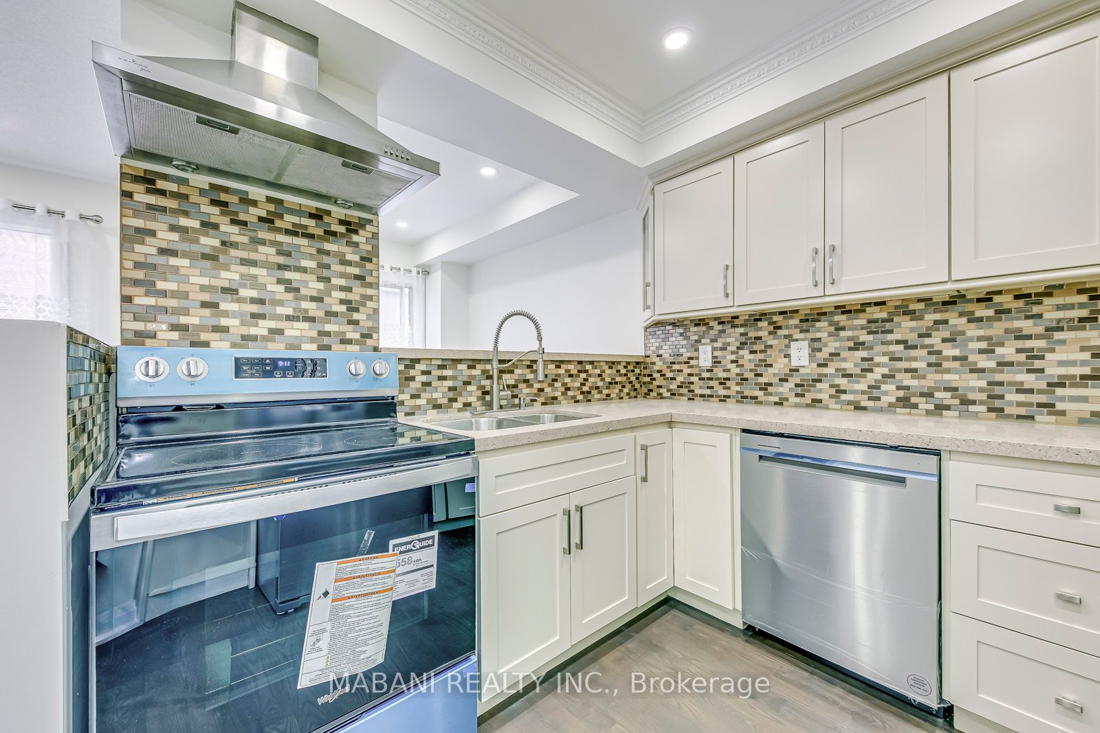 7227 Sandhurst Dr