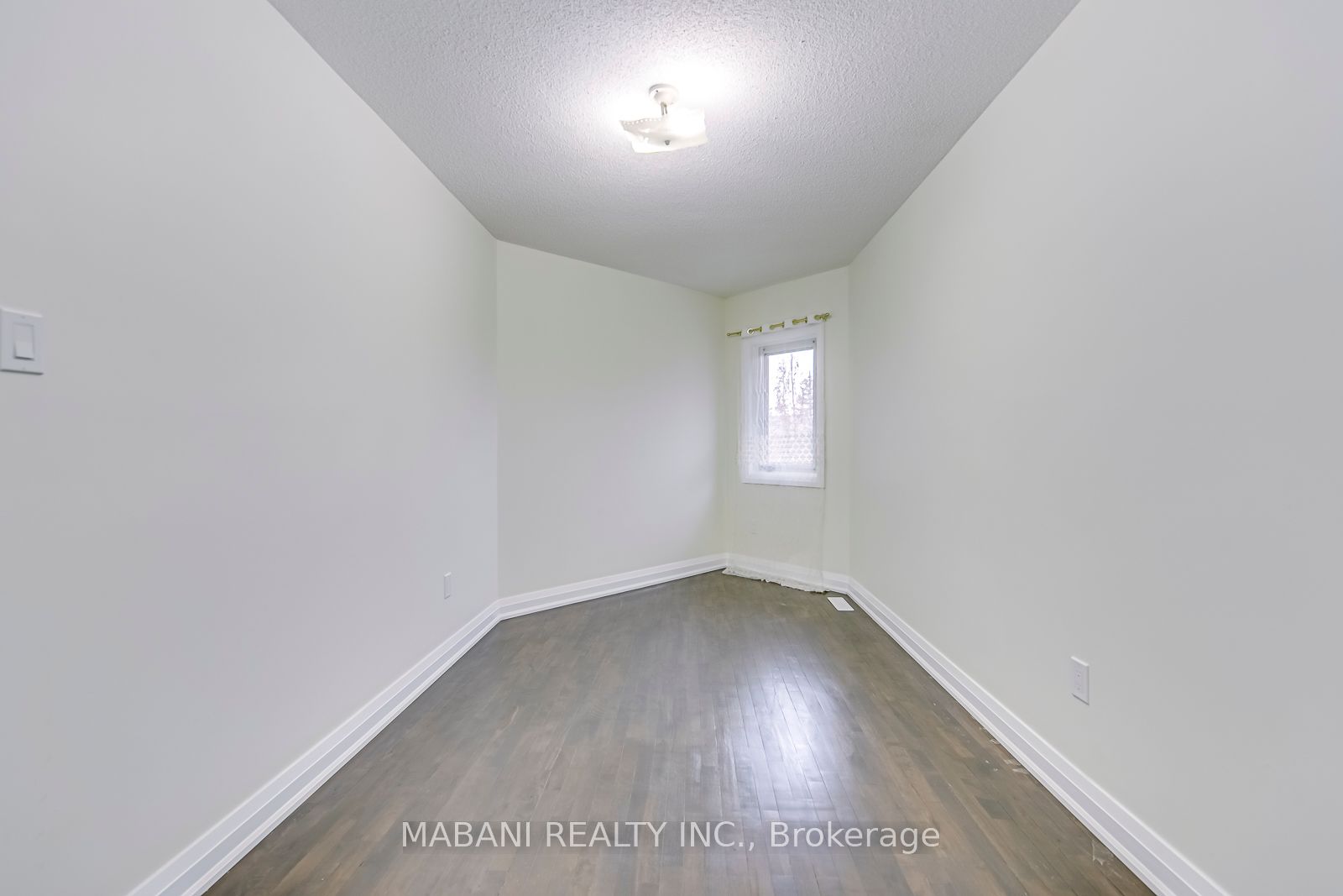 7227 Sandhurst Dr