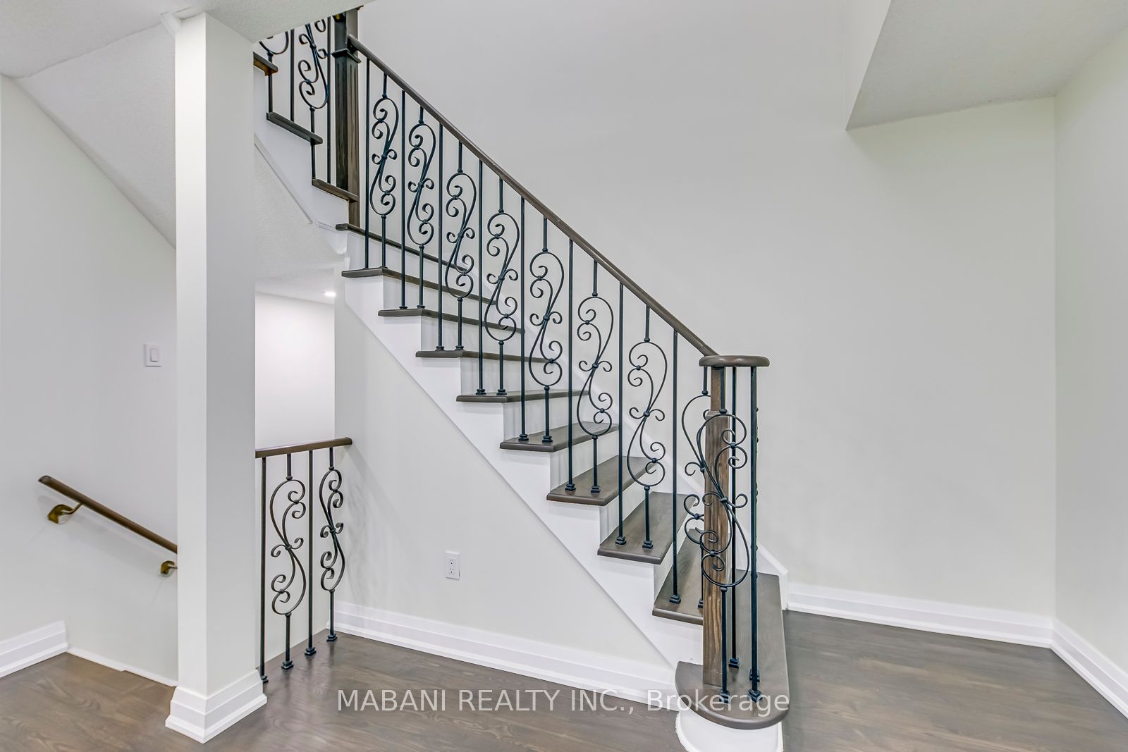 7227 Sandhurst Dr