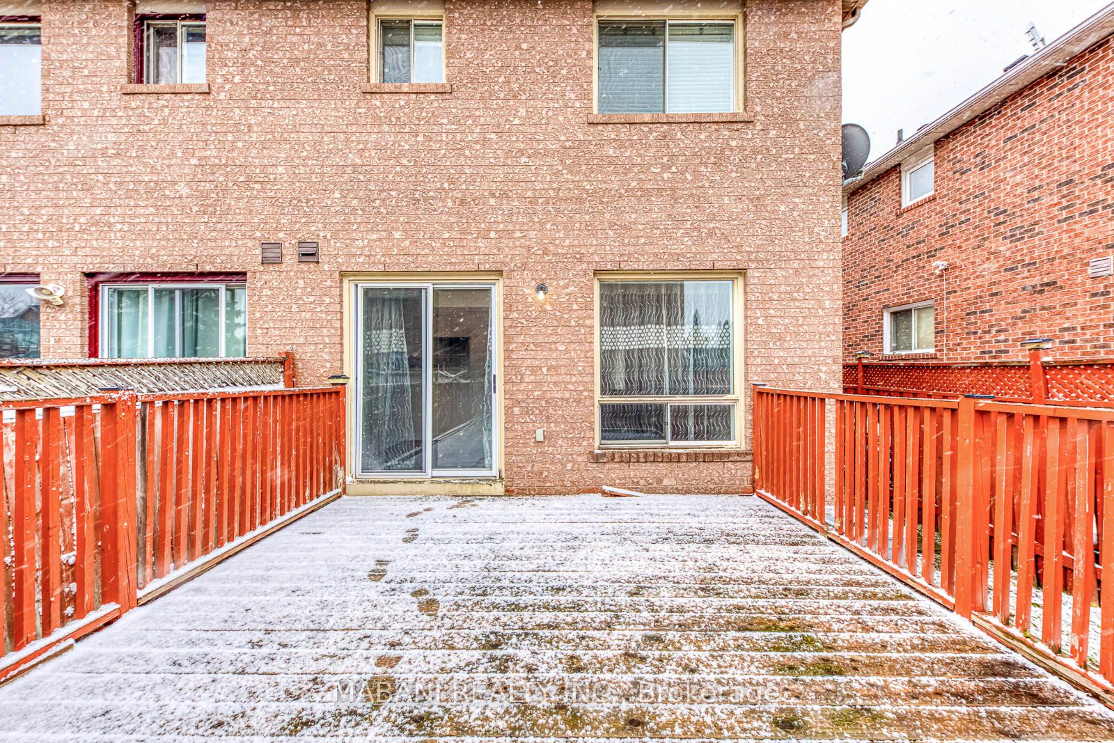 7227 Sandhurst Dr