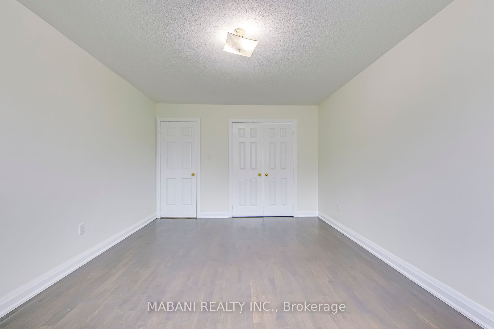 7227 Sandhurst Dr