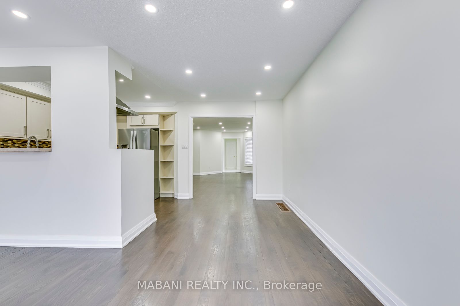 7227 Sandhurst Dr