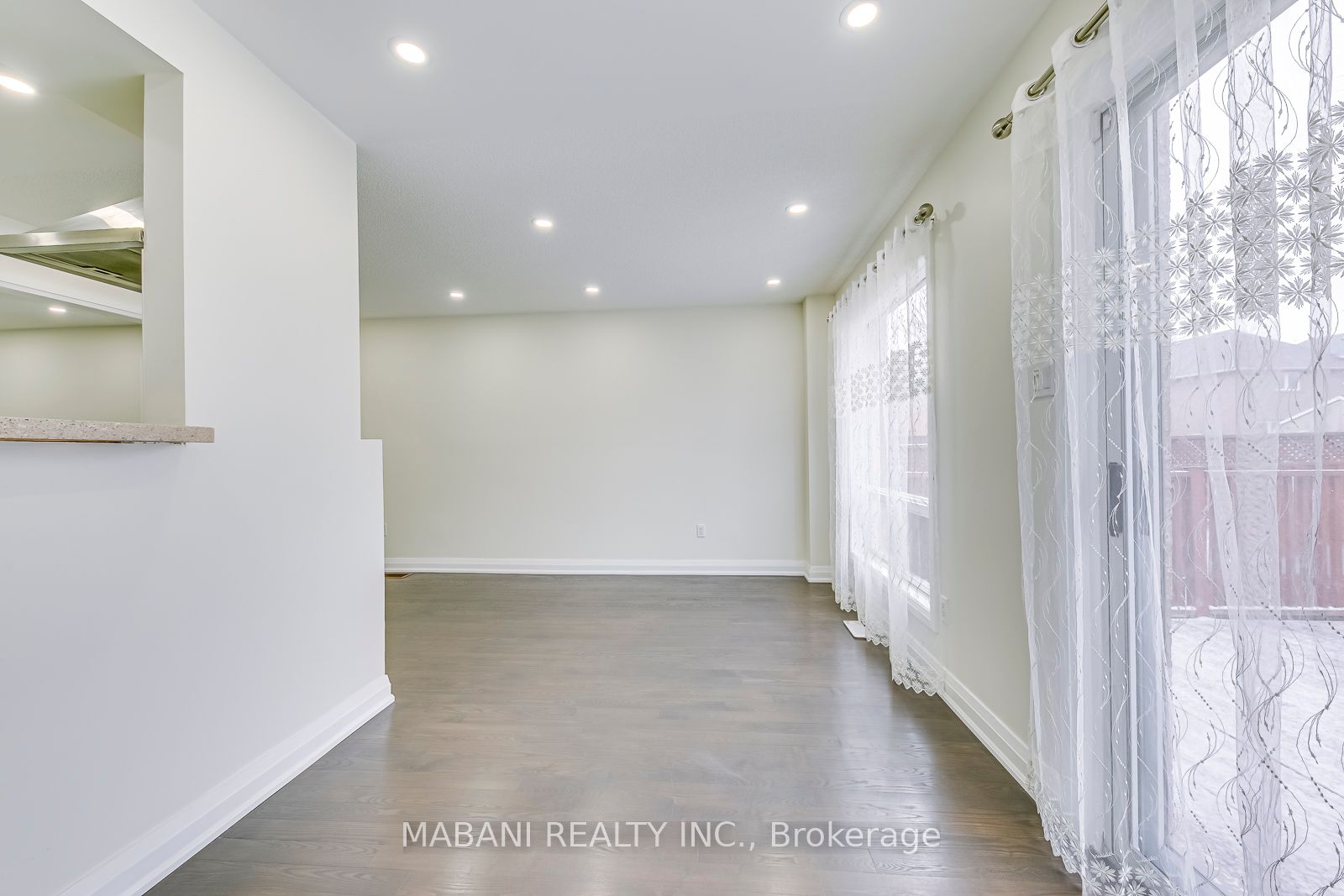 7227 Sandhurst Dr