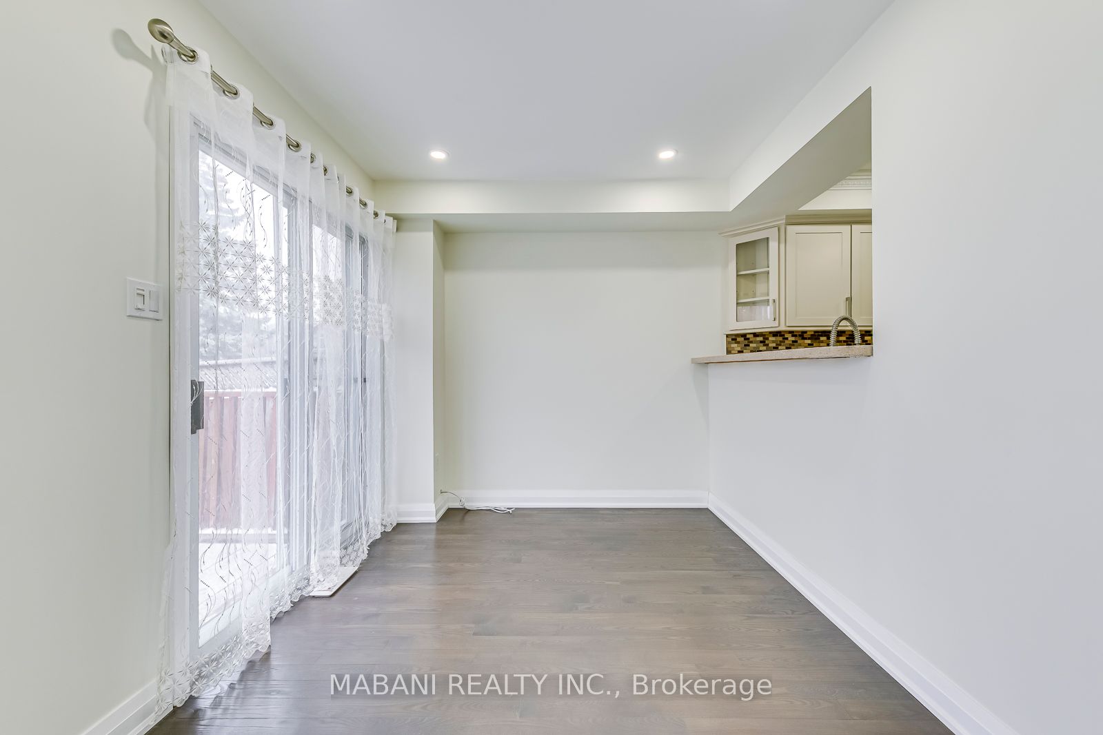 7227 Sandhurst Dr