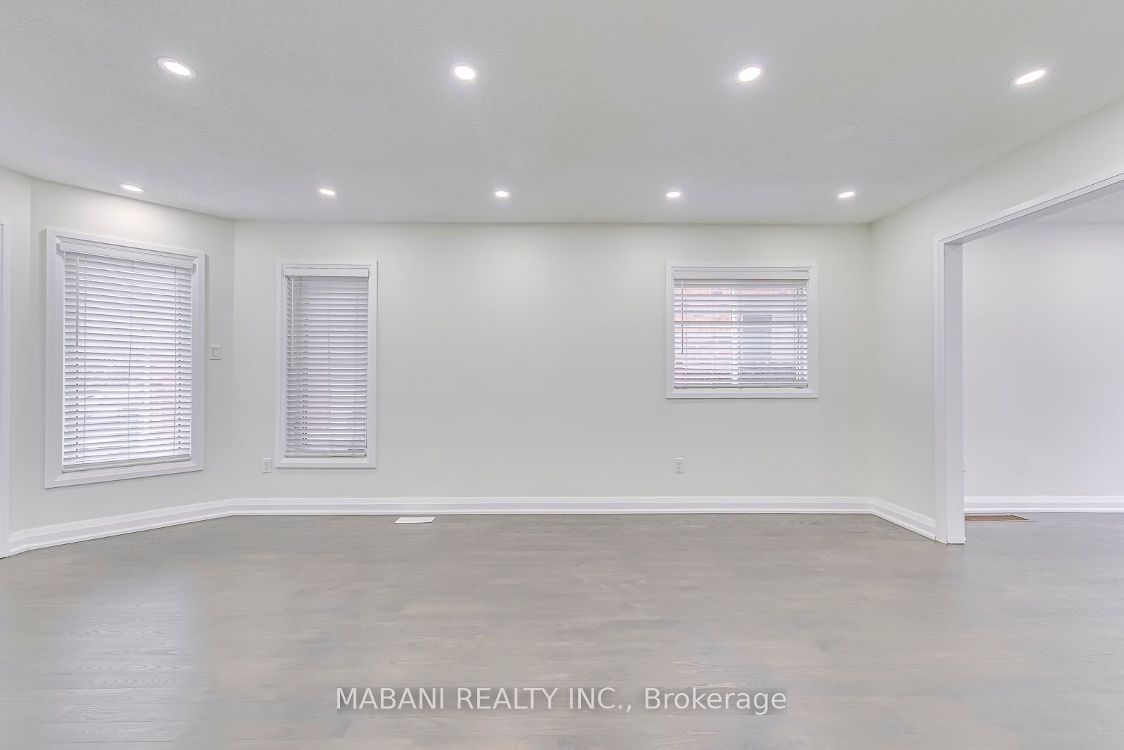 7227 Sandhurst Dr