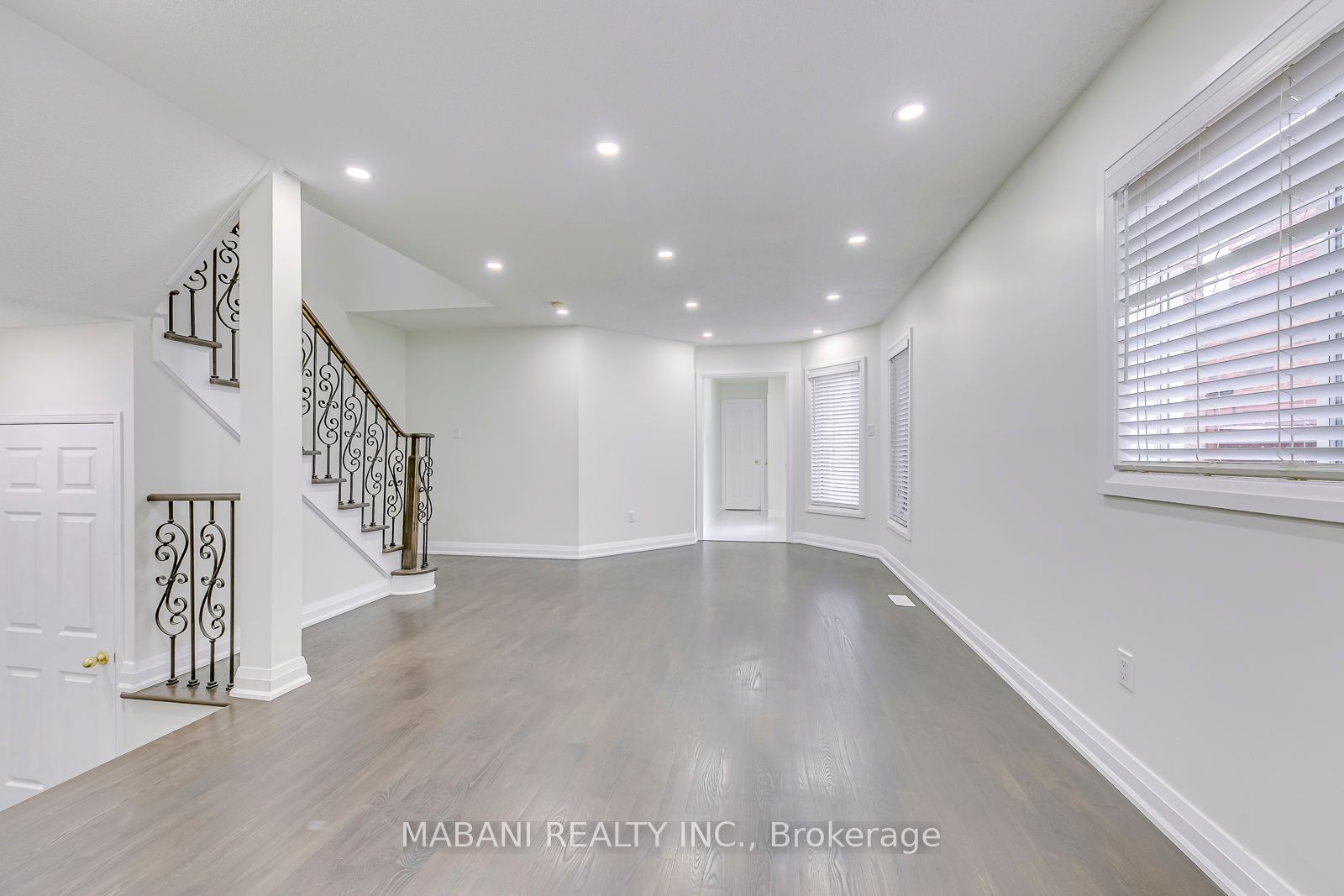 7227 Sandhurst Dr