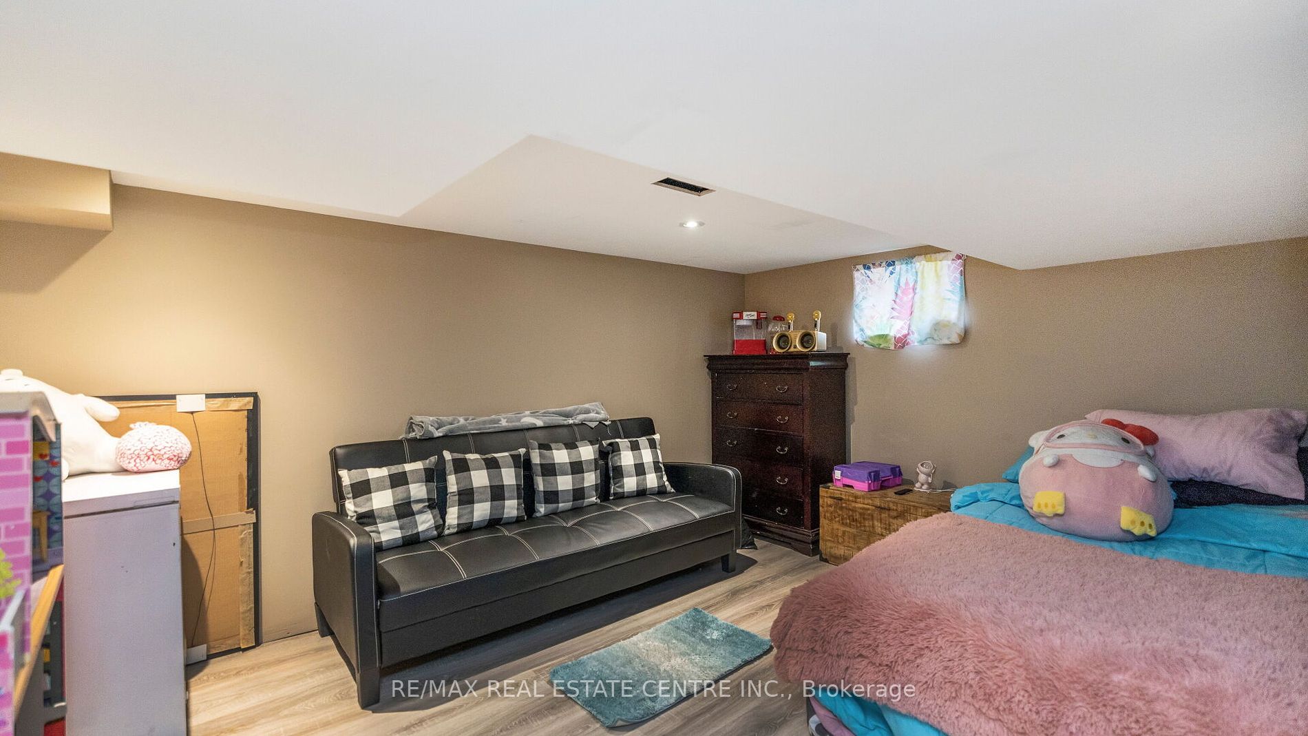 26 Clarence St