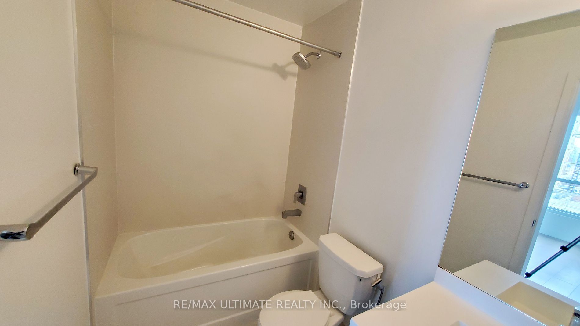 8 Nahani Way #1020