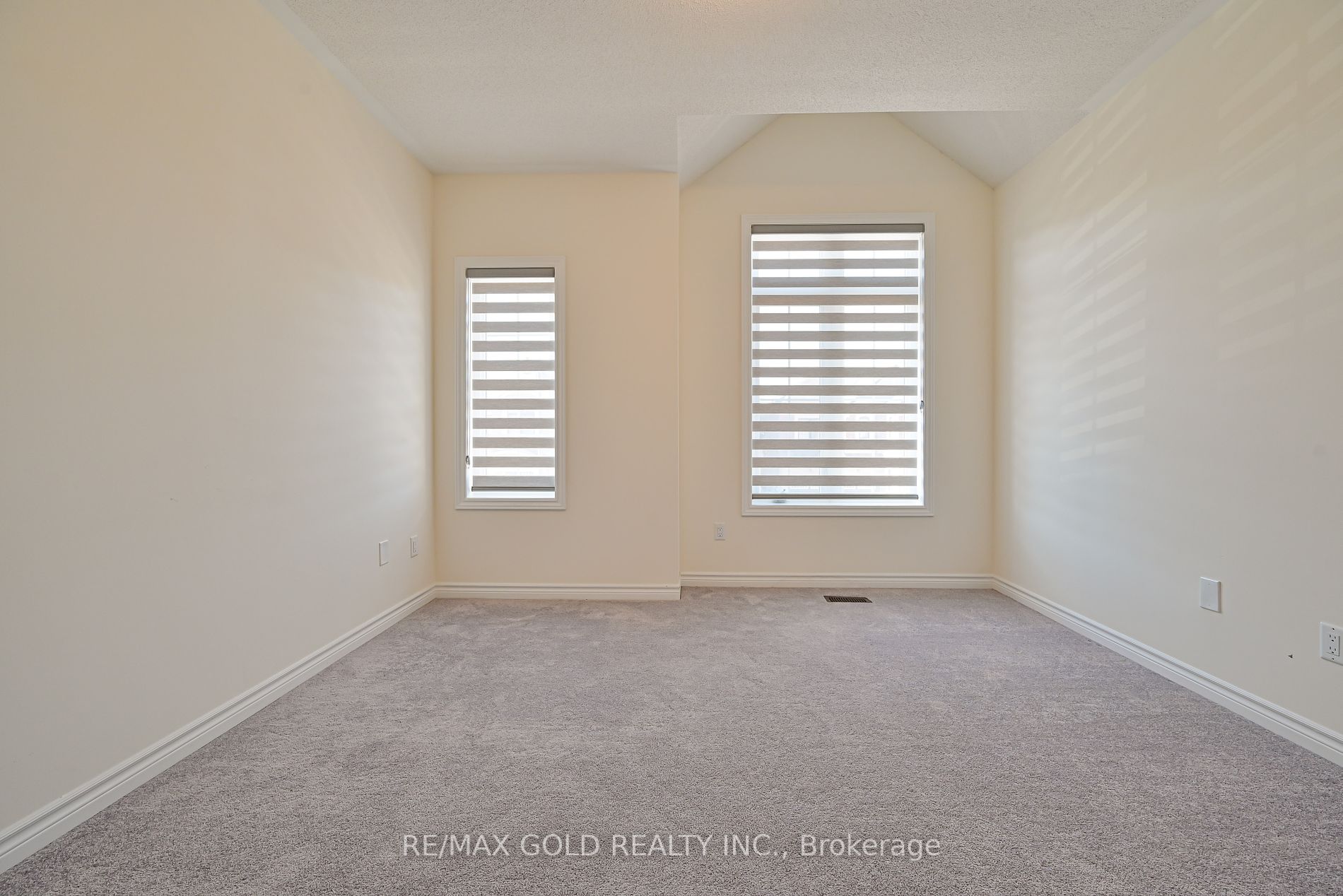 13 Eberly Woods Dr