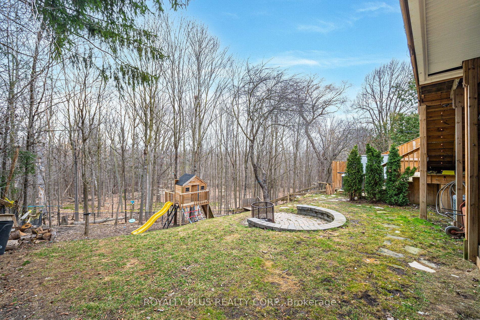 352 Hersey Cres