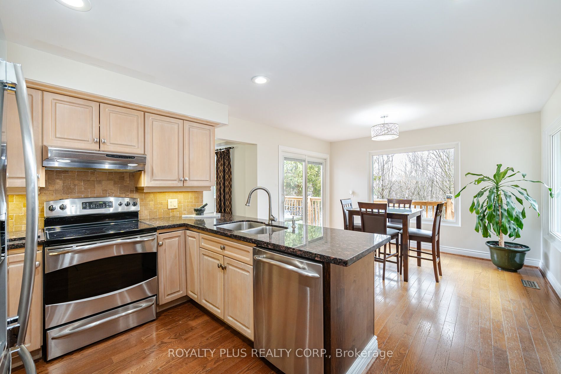 352 Hersey Cres