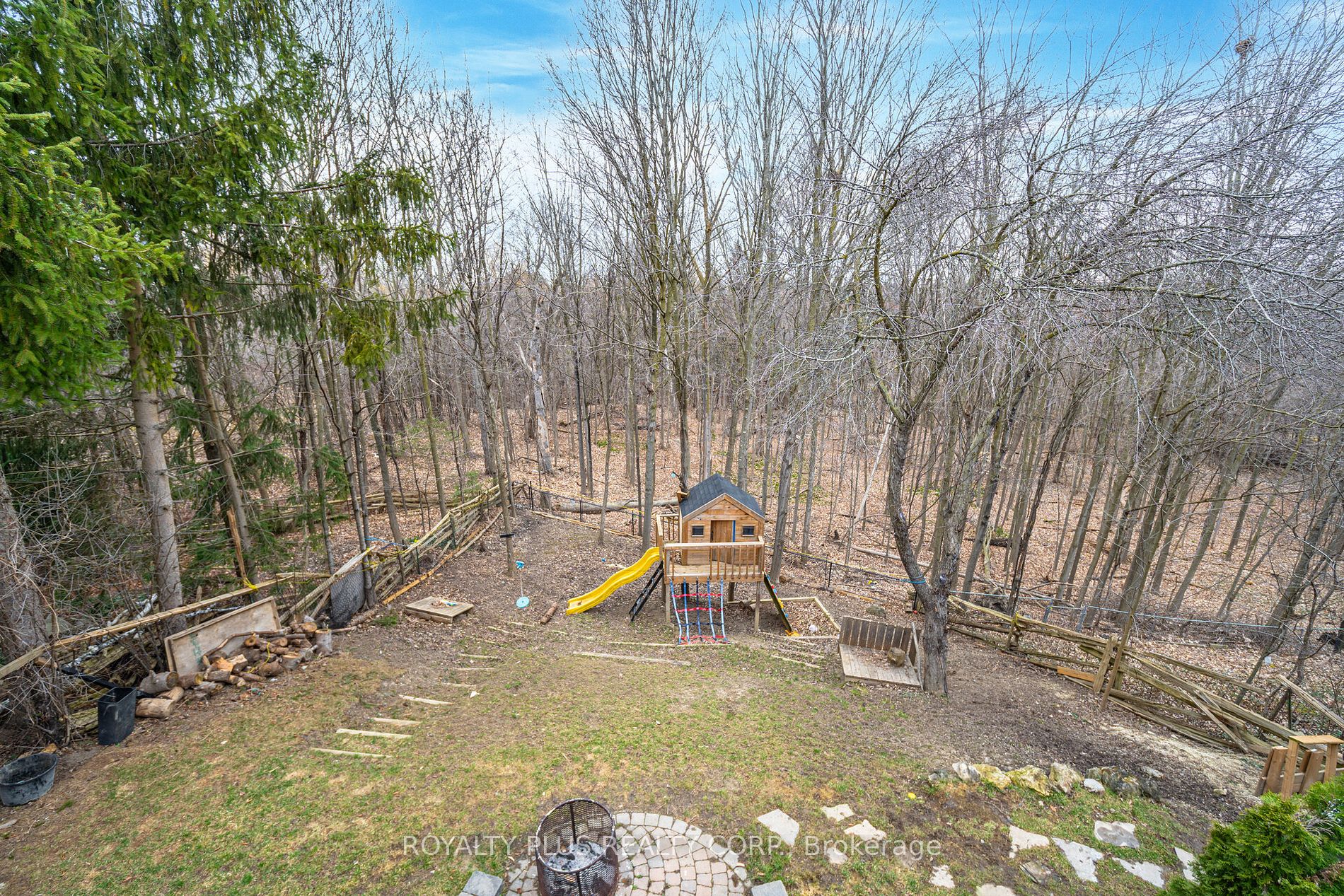352 Hersey Cres