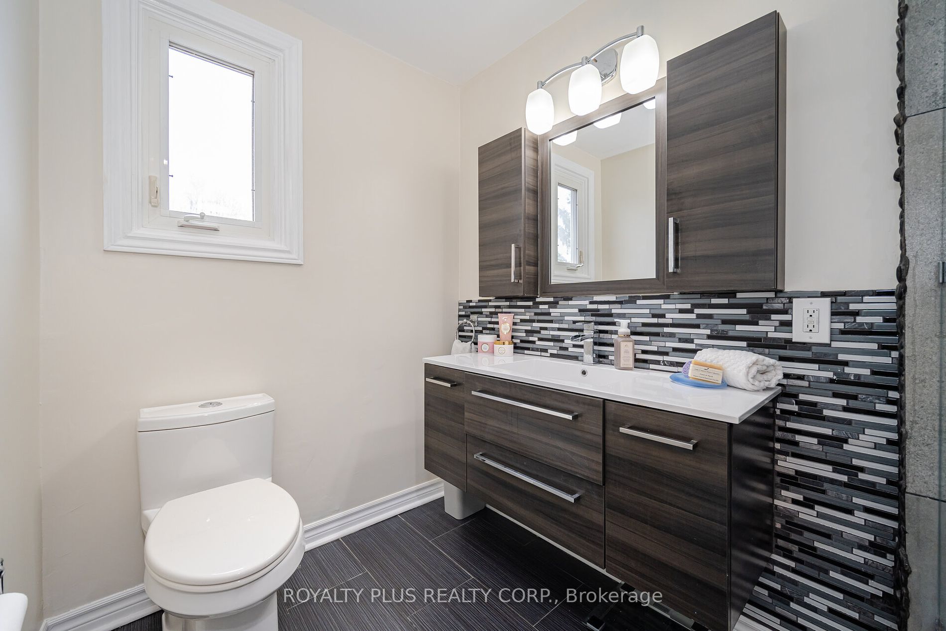 352 Hersey Cres