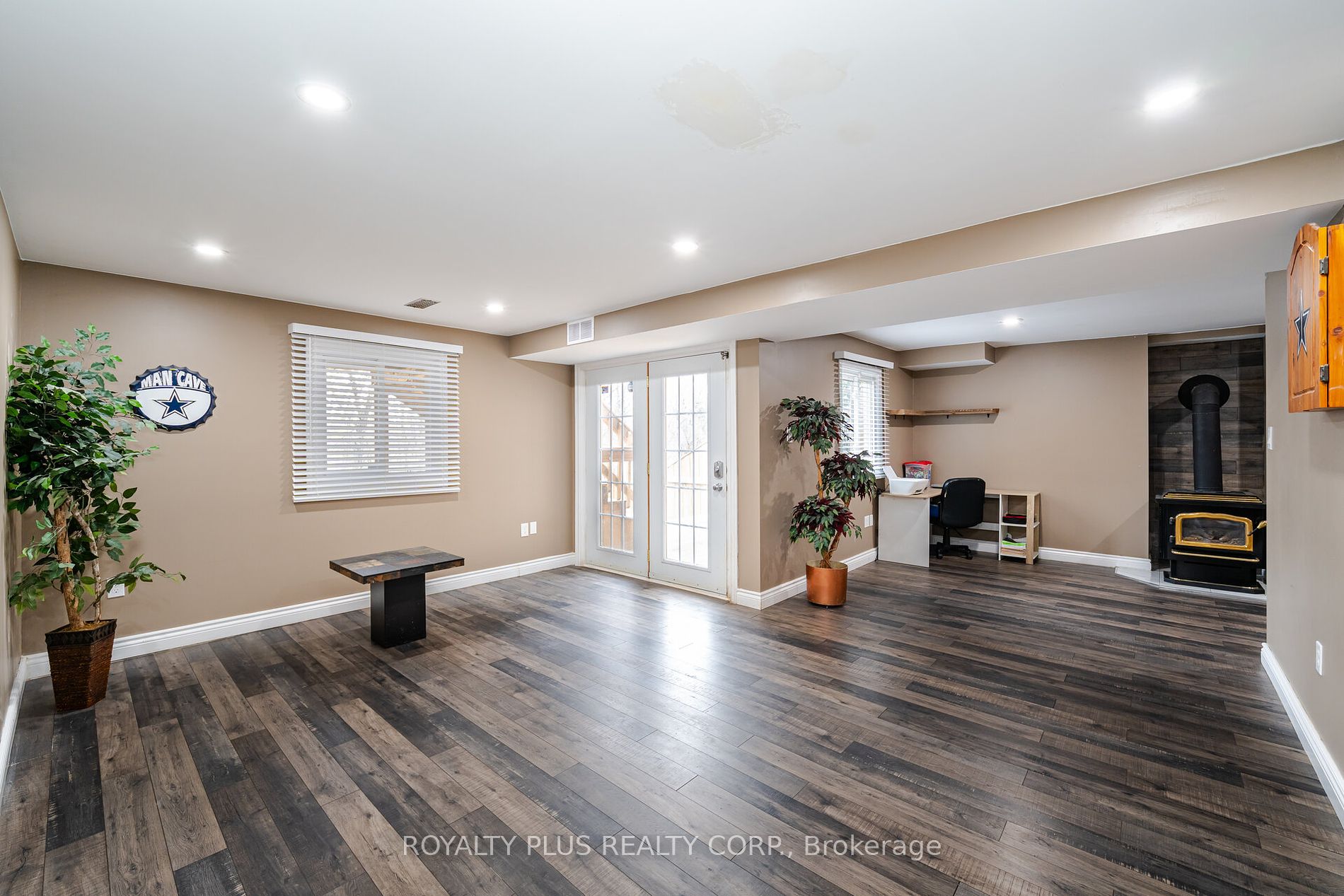 352 Hersey Cres