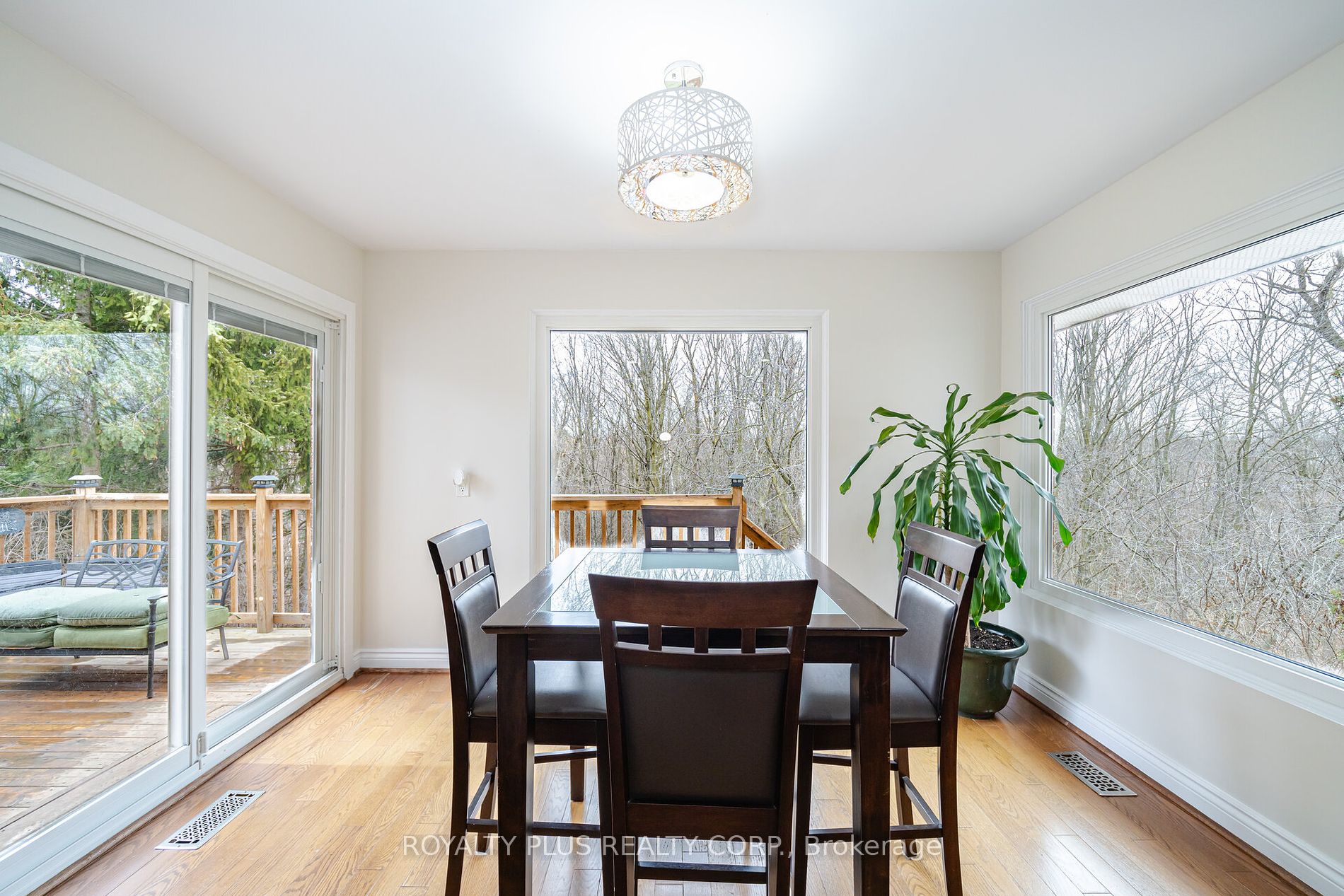 352 Hersey Cres
