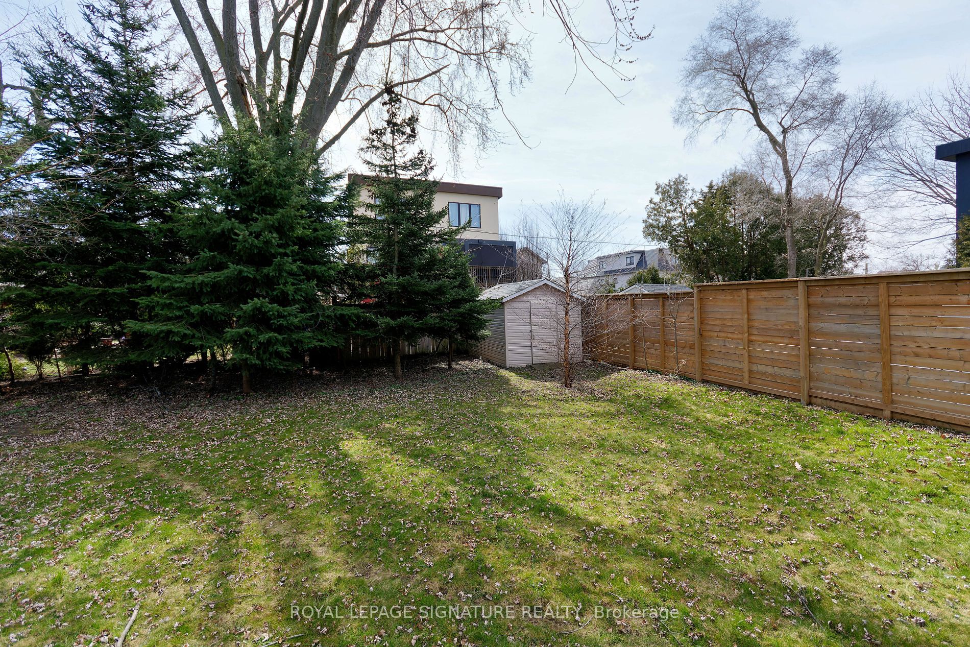 32 Pine Ave N