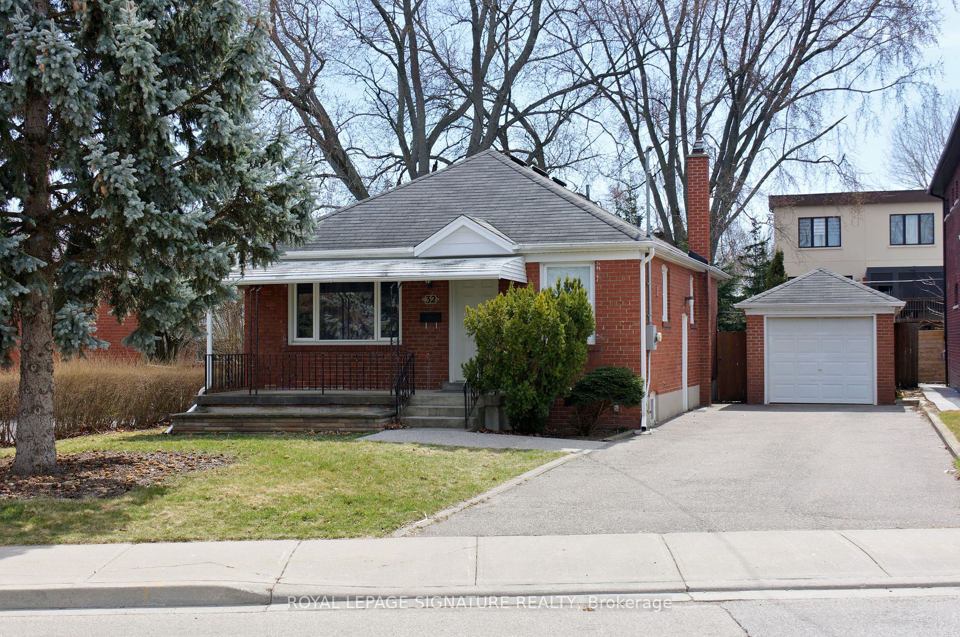 32 Pine Ave N