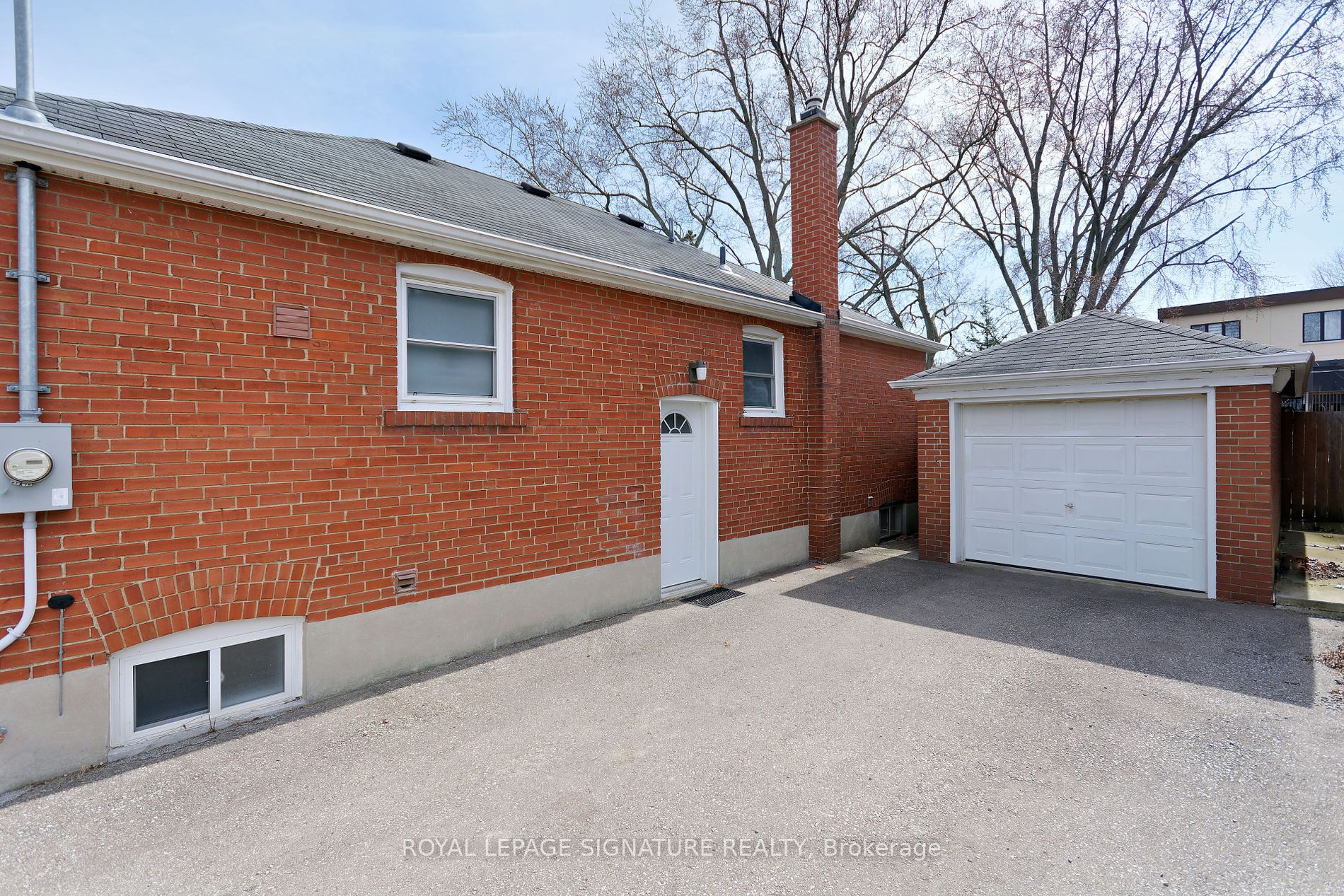 32 Pine Ave N