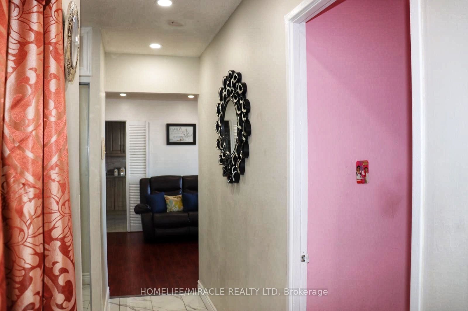 3533 Derry Rd E, #608