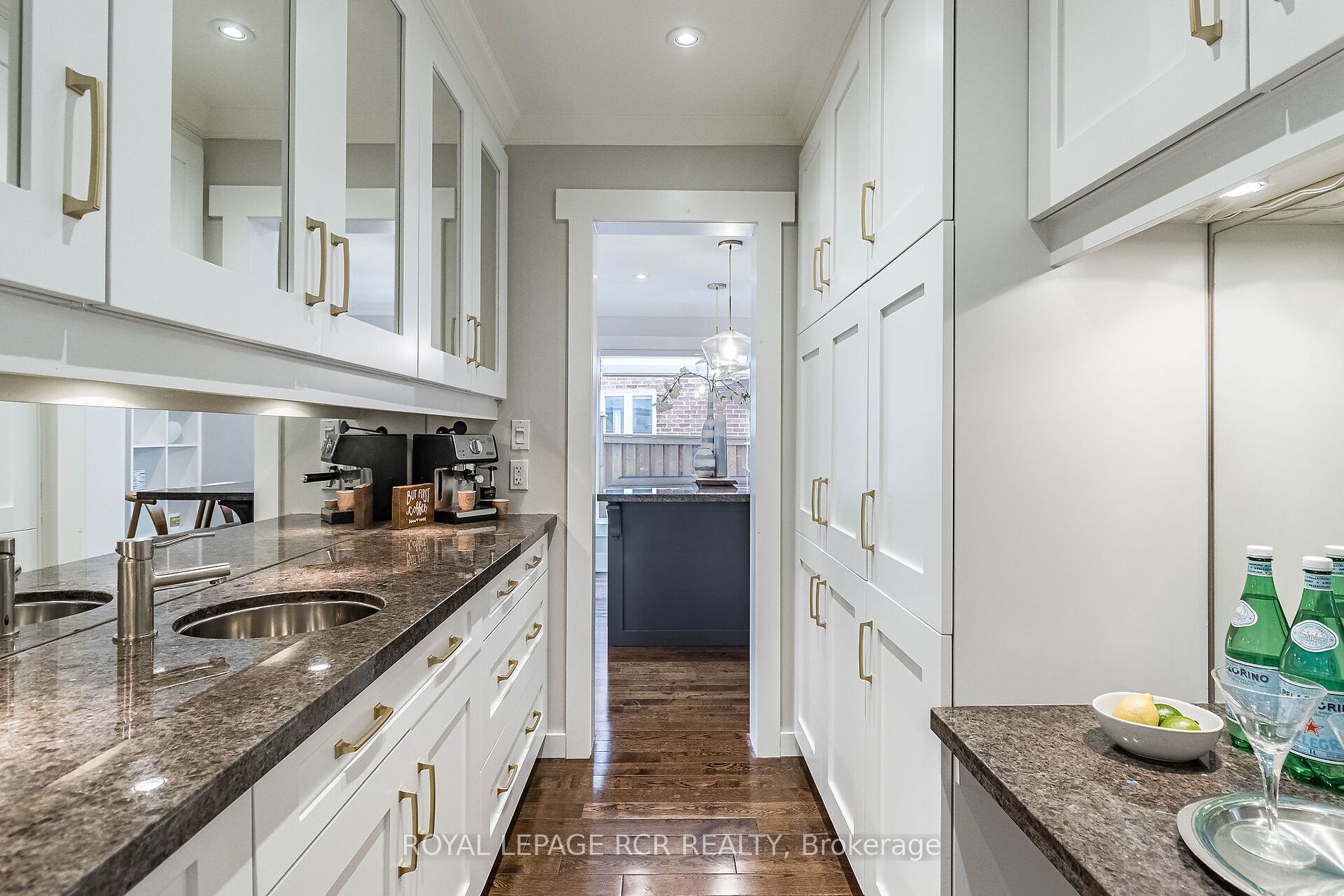20 Kingsgate Pl