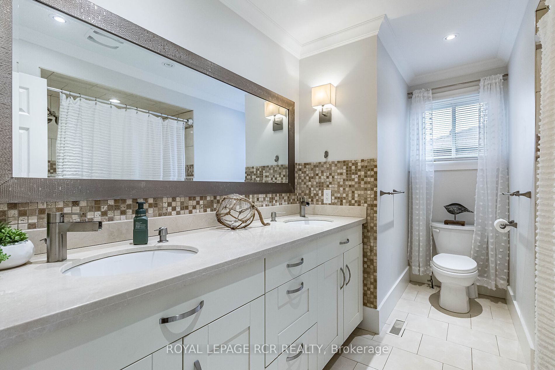 20 Kingsgate Pl