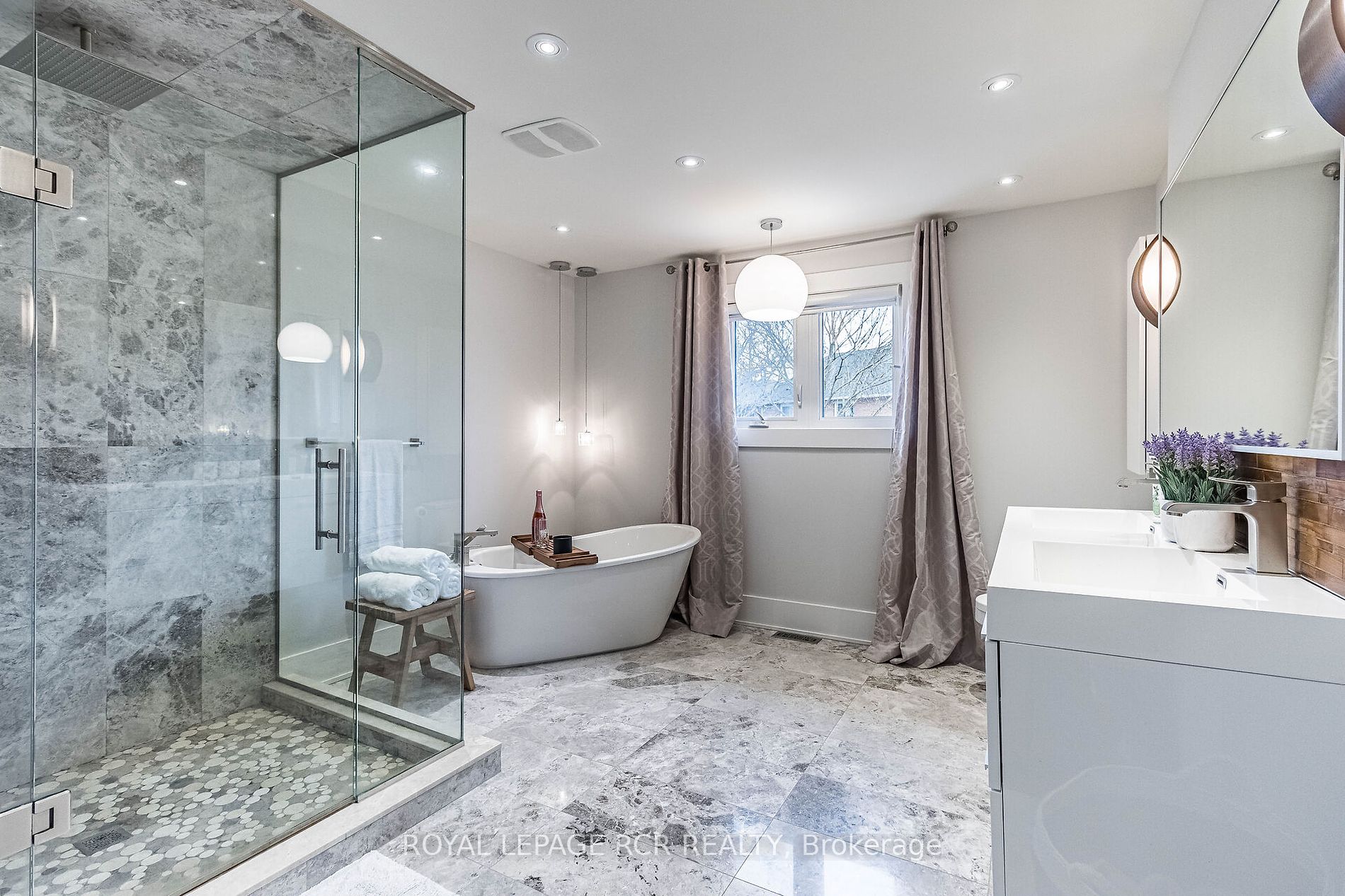 20 Kingsgate Pl