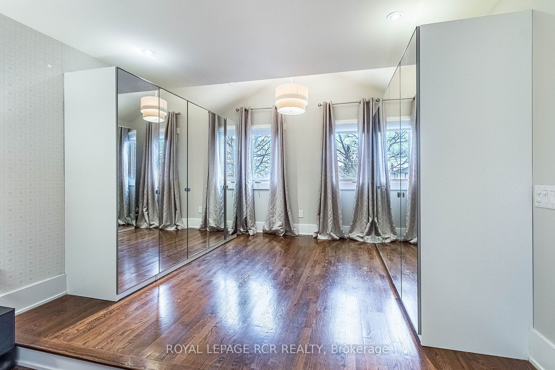 20 Kingsgate Pl