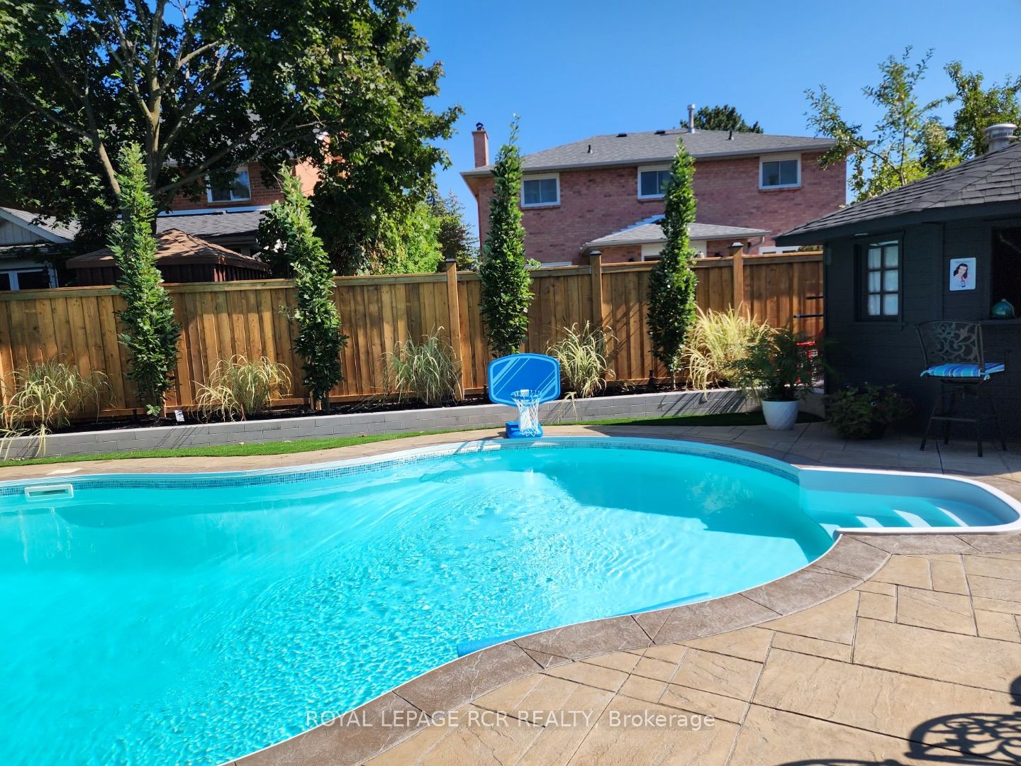 20 Kingsgate Pl