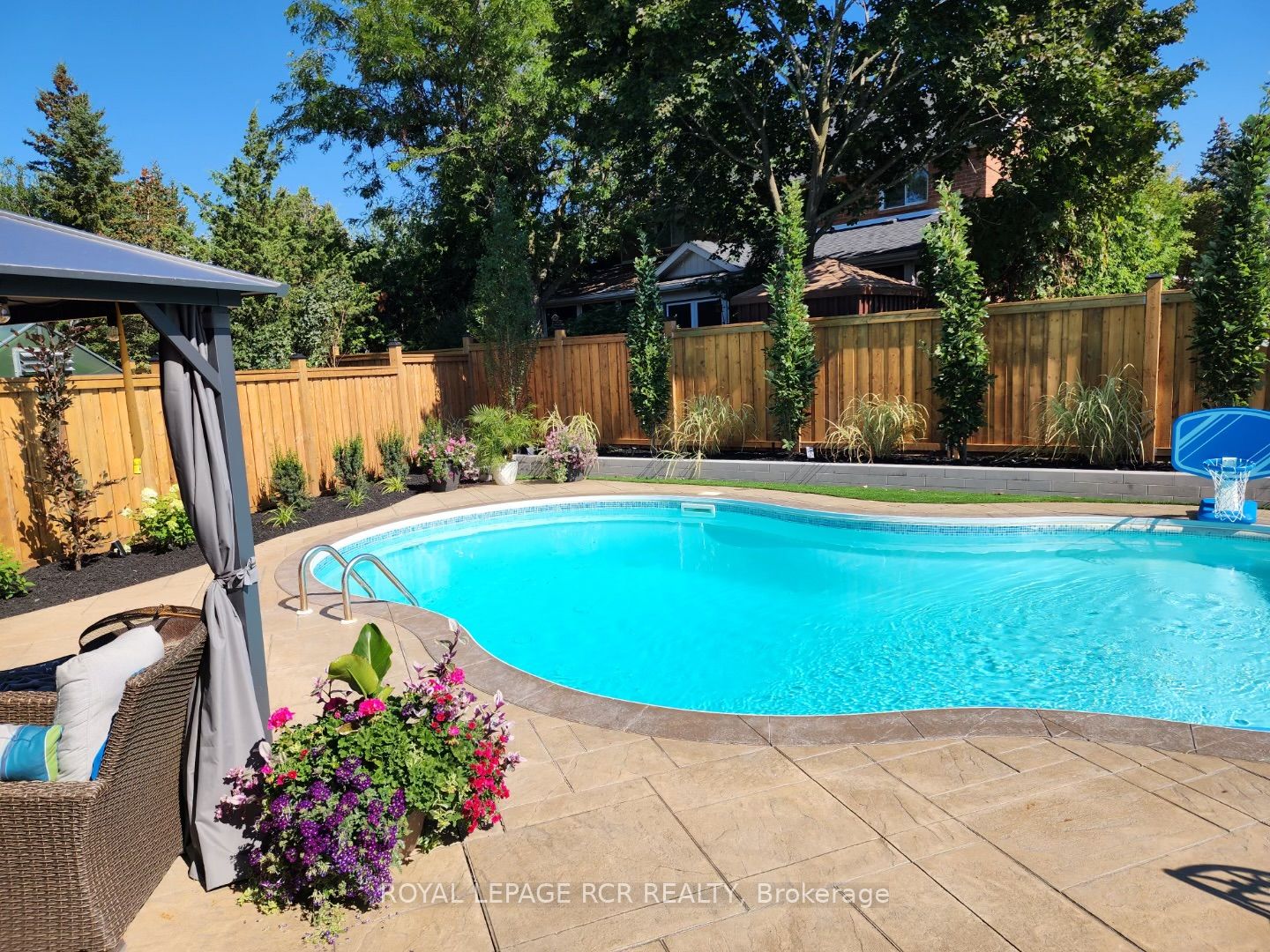 20 Kingsgate Pl