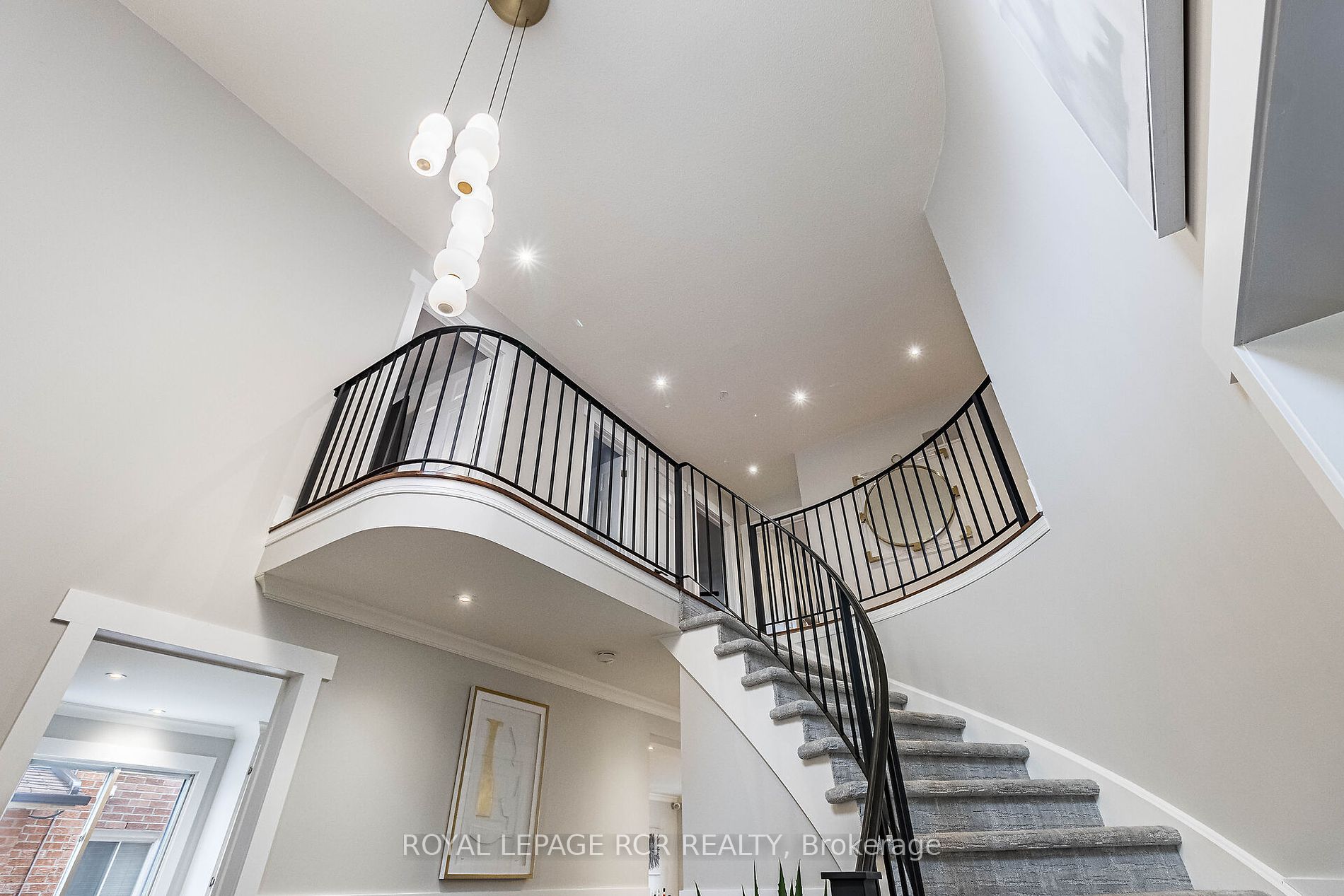 20 Kingsgate Pl