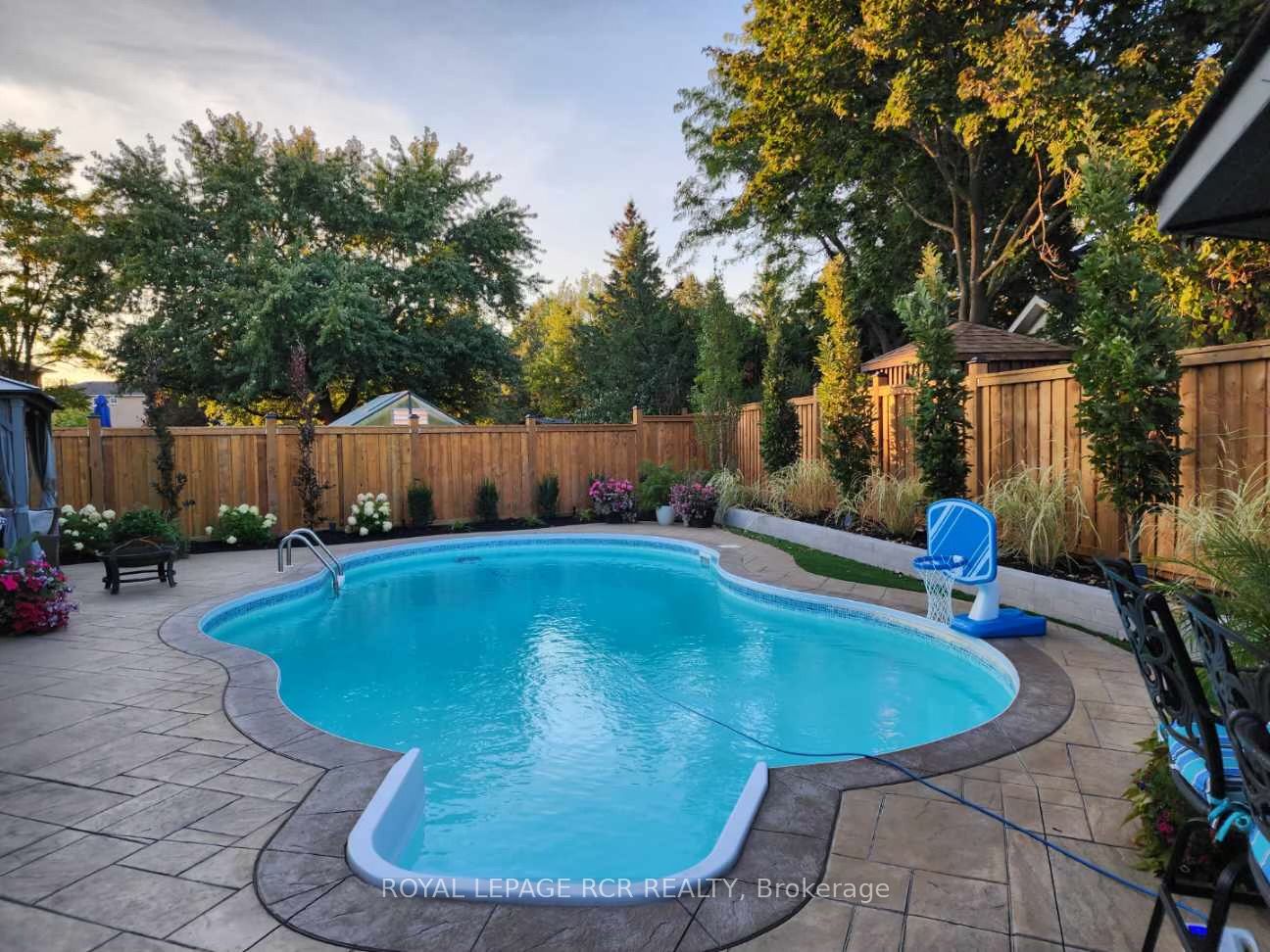 20 Kingsgate Pl