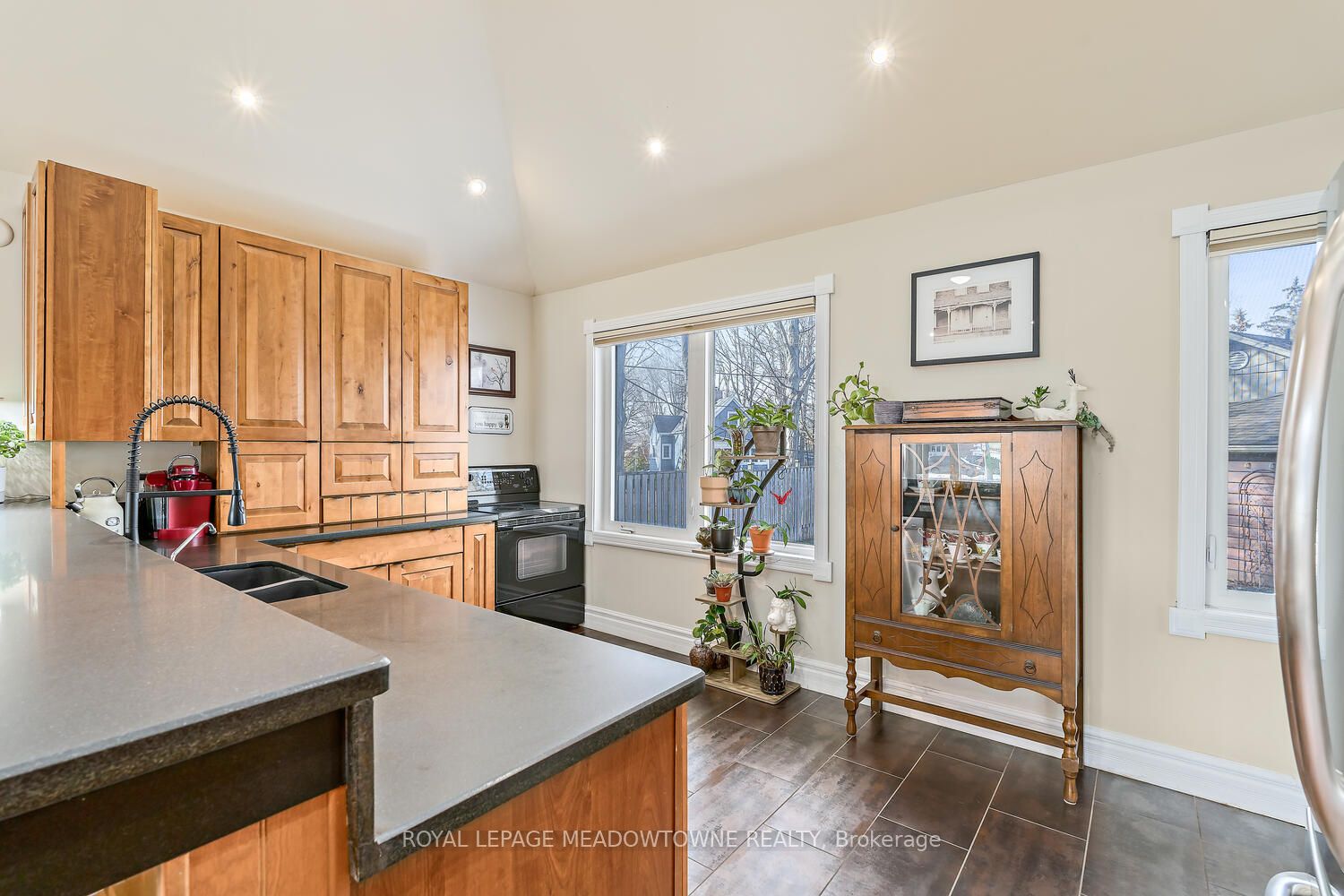 73 Guelph St