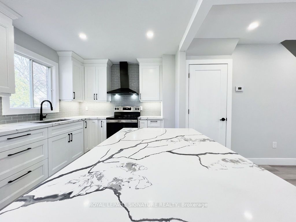 6412 Colebrook Cres