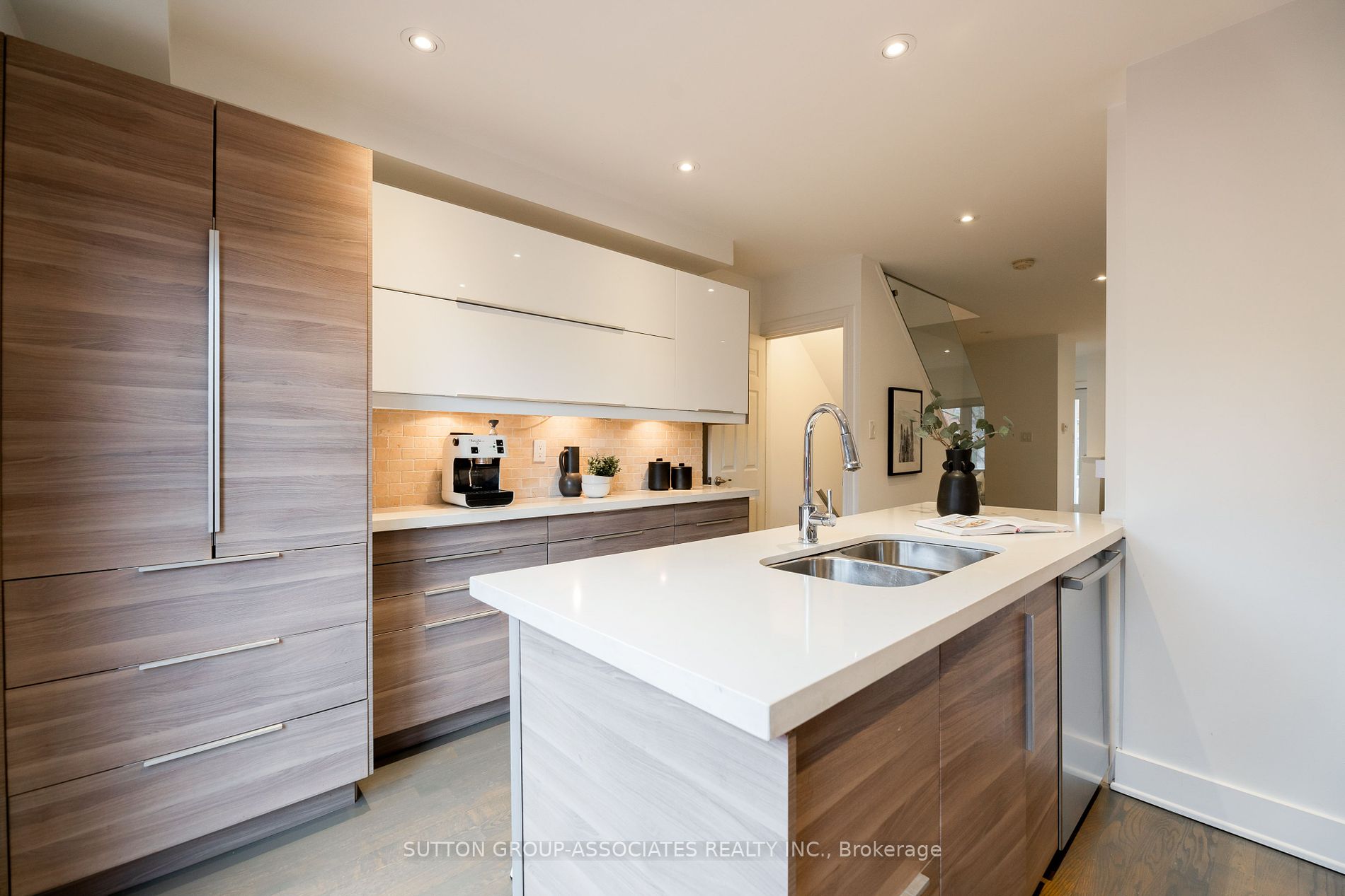 142 Earlscourt Ave