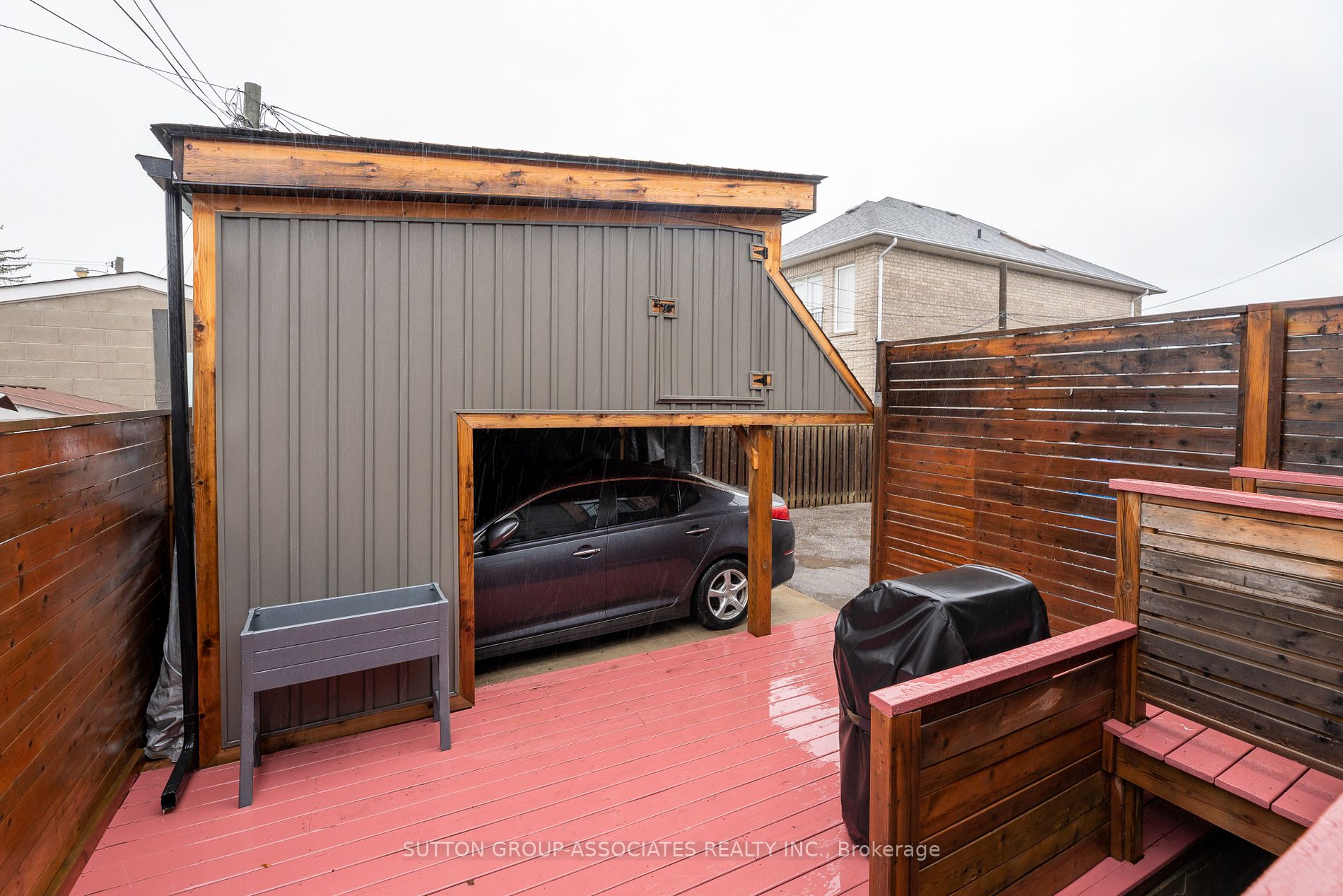 142 Earlscourt Ave