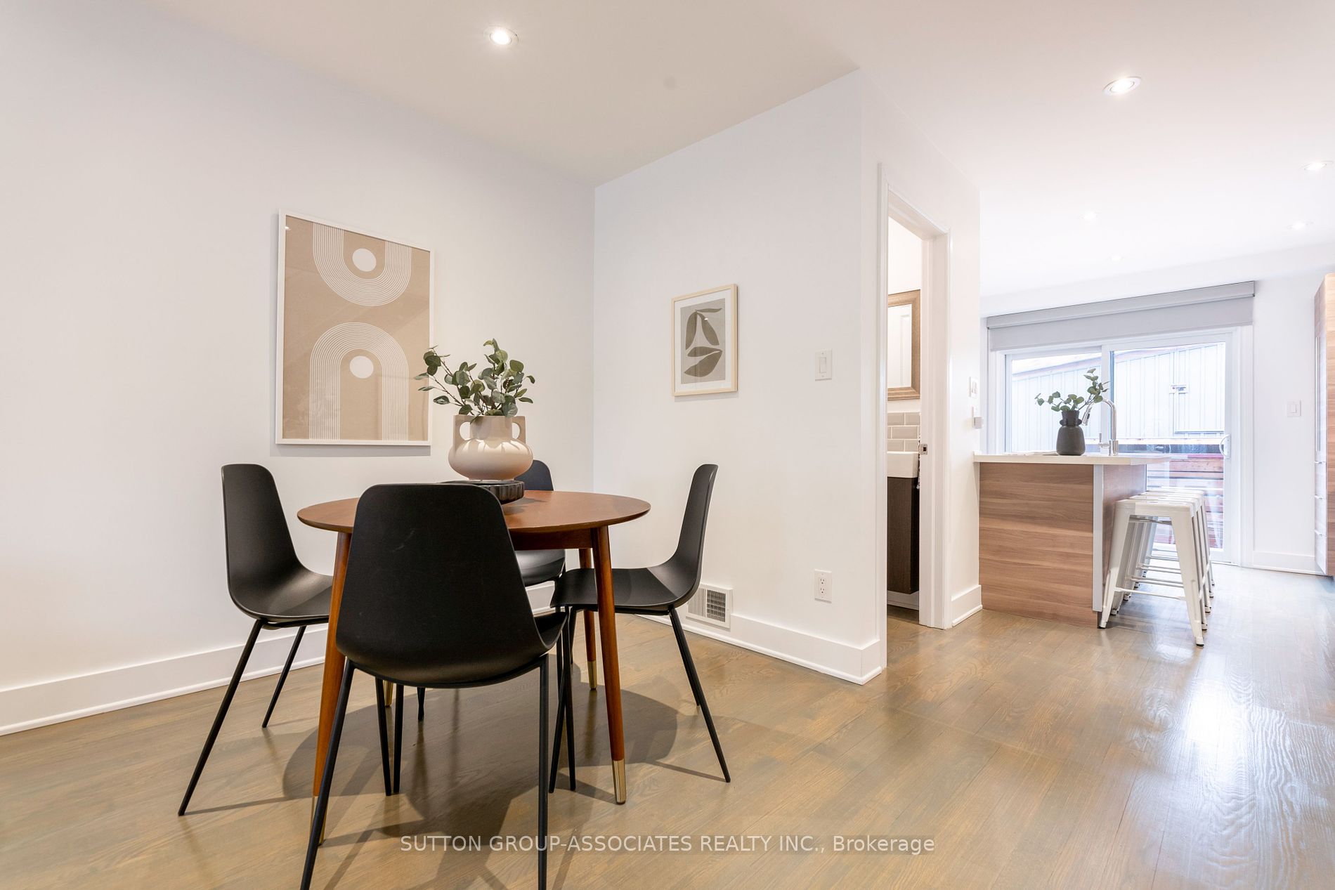 142 Earlscourt Ave