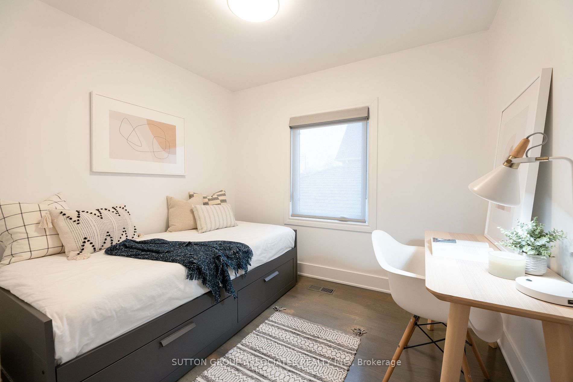 142 Earlscourt Ave