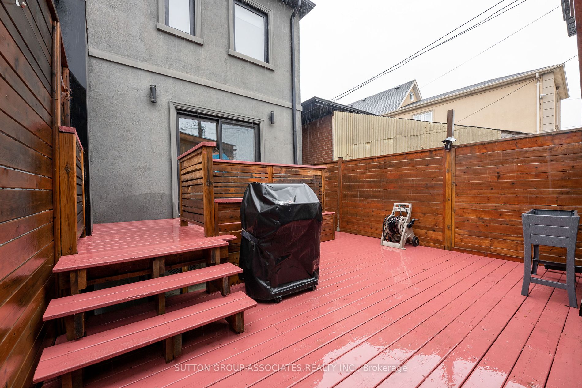 142 Earlscourt Ave