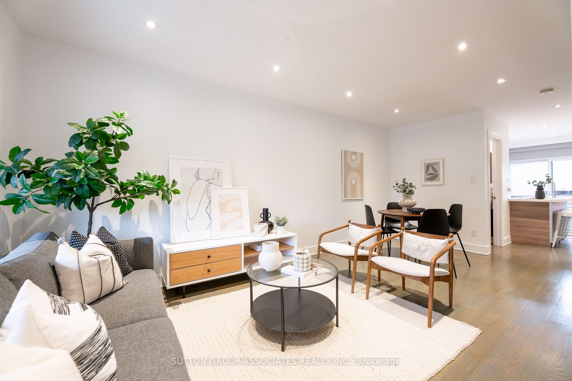142 Earlscourt Ave
