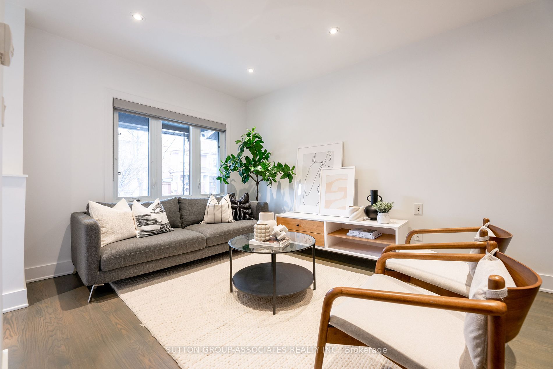 142 Earlscourt Ave