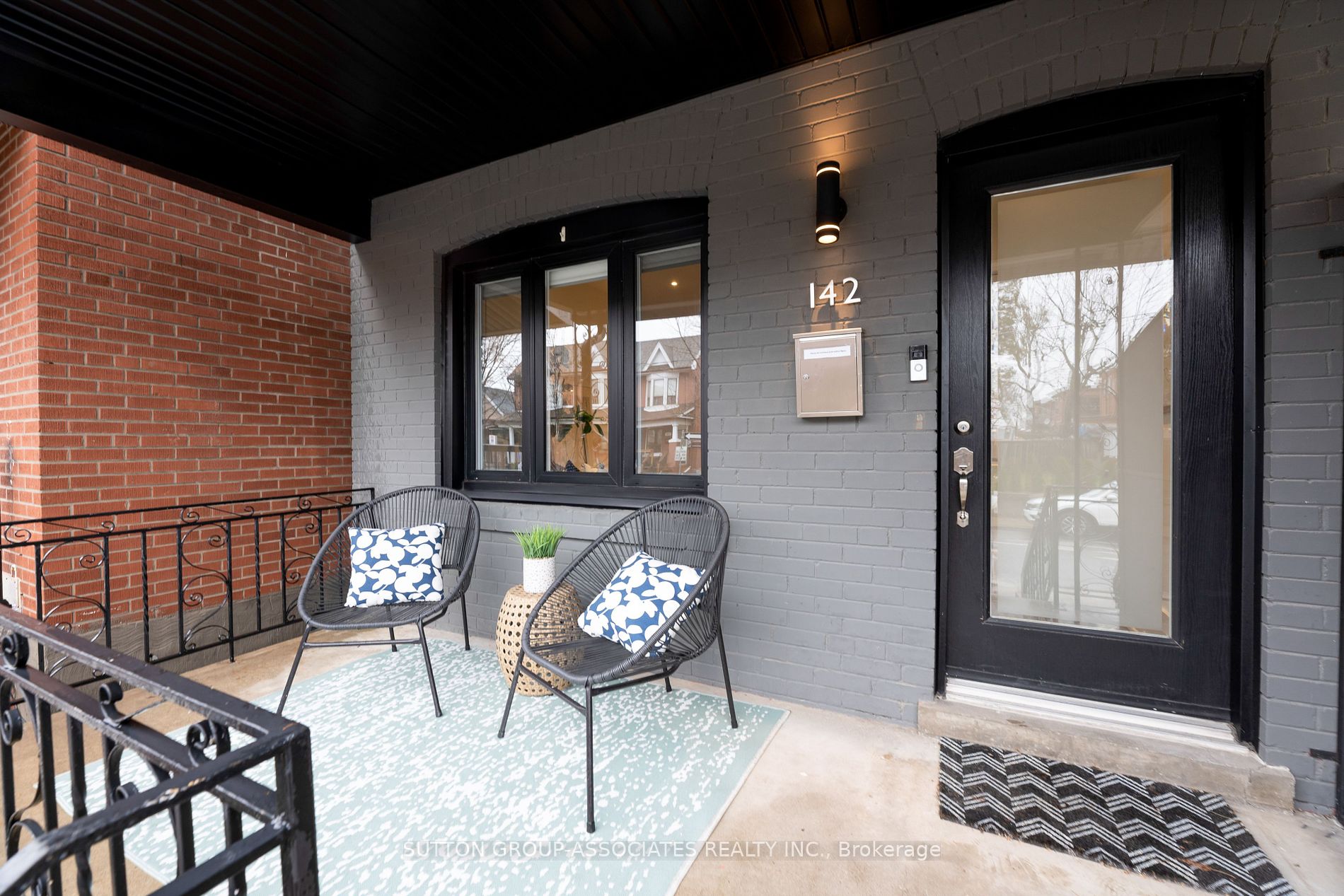 142 Earlscourt Ave