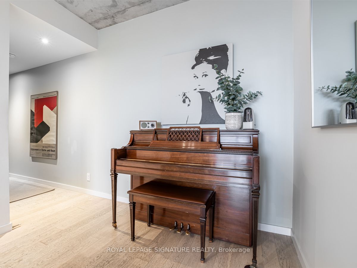 383 Sorauren Ave, #604